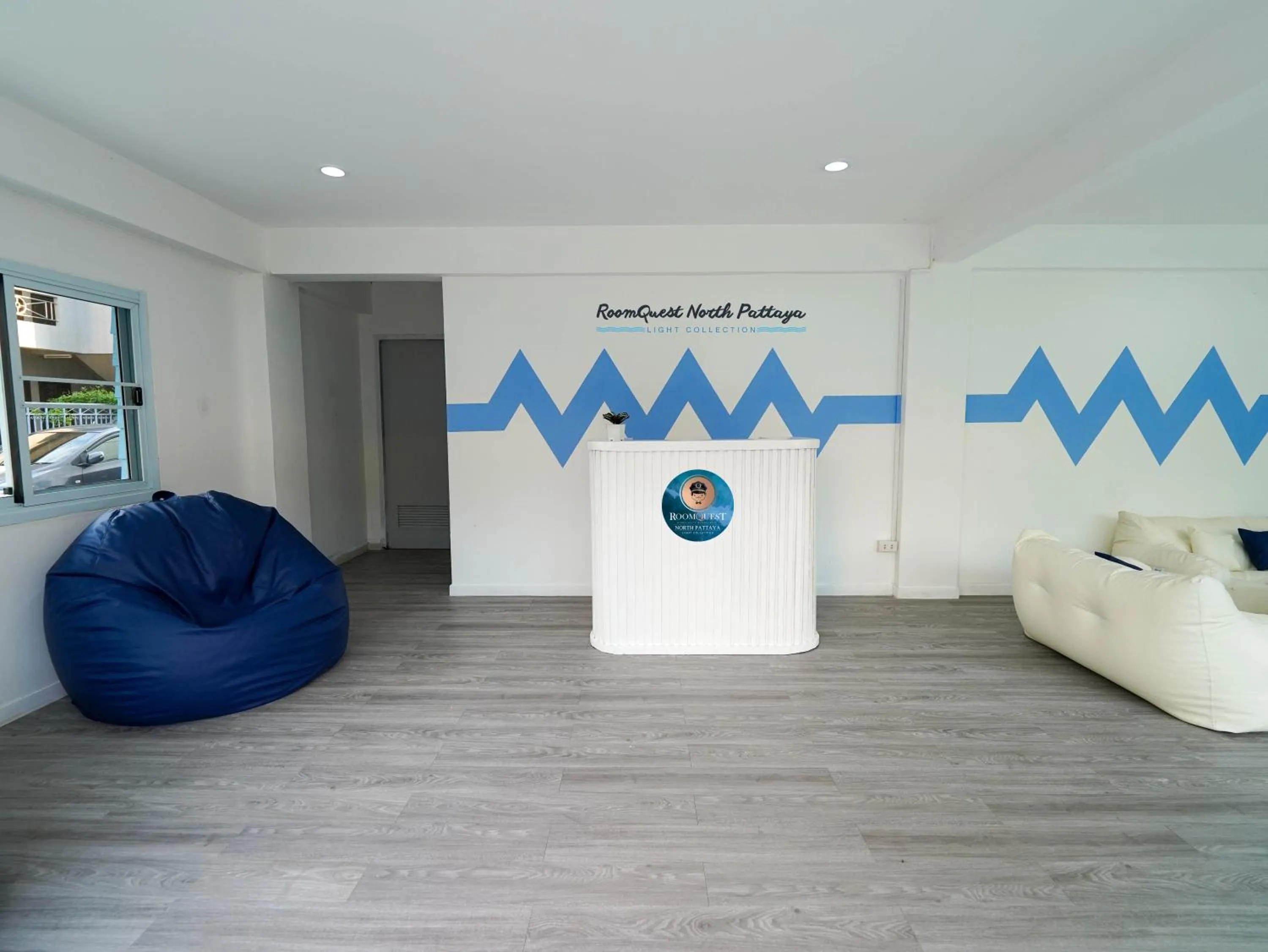 Lobby or reception in RoomQuest North Pattaya Light Collection