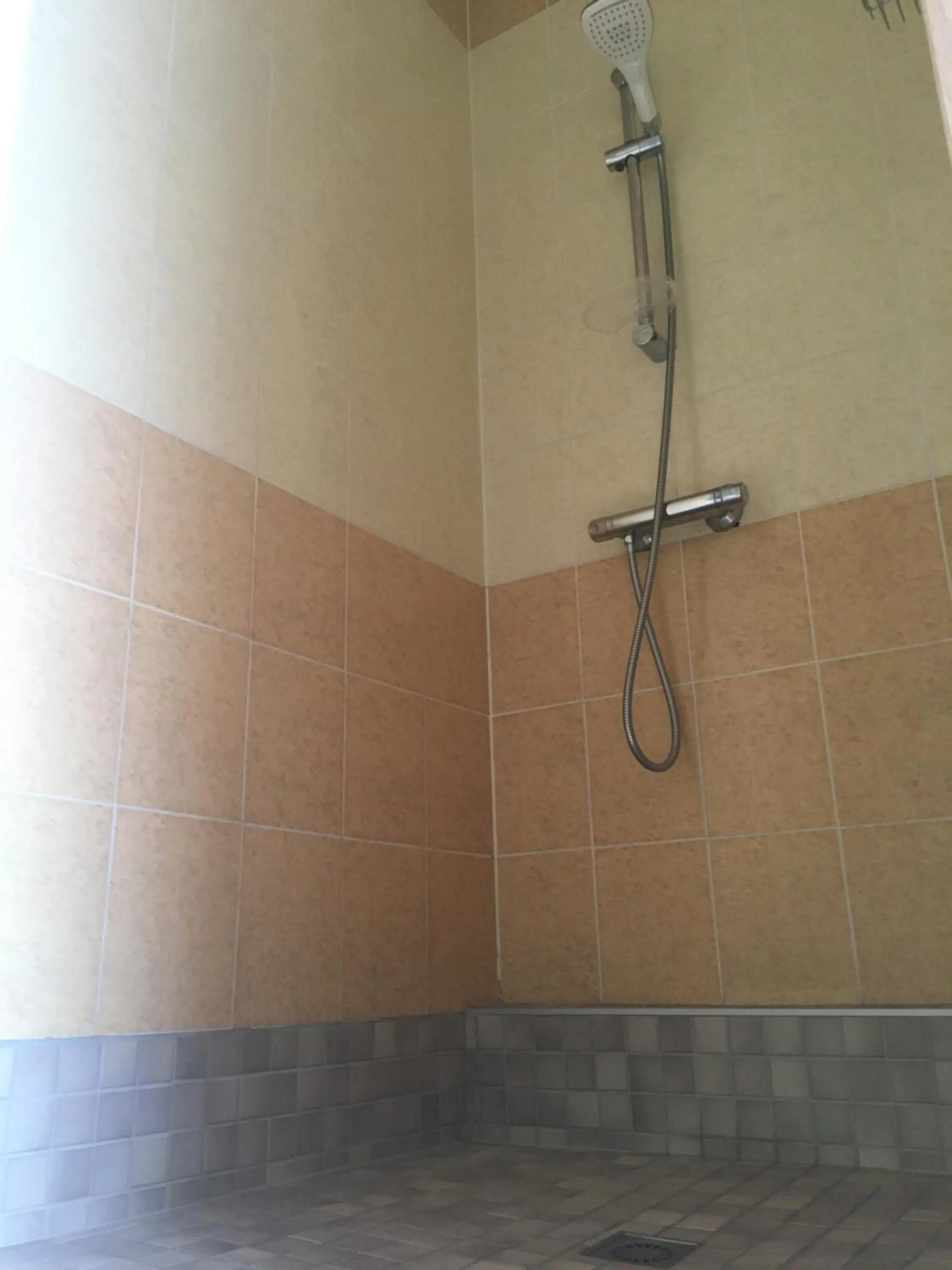 Shower in Les jardins de Mimizan