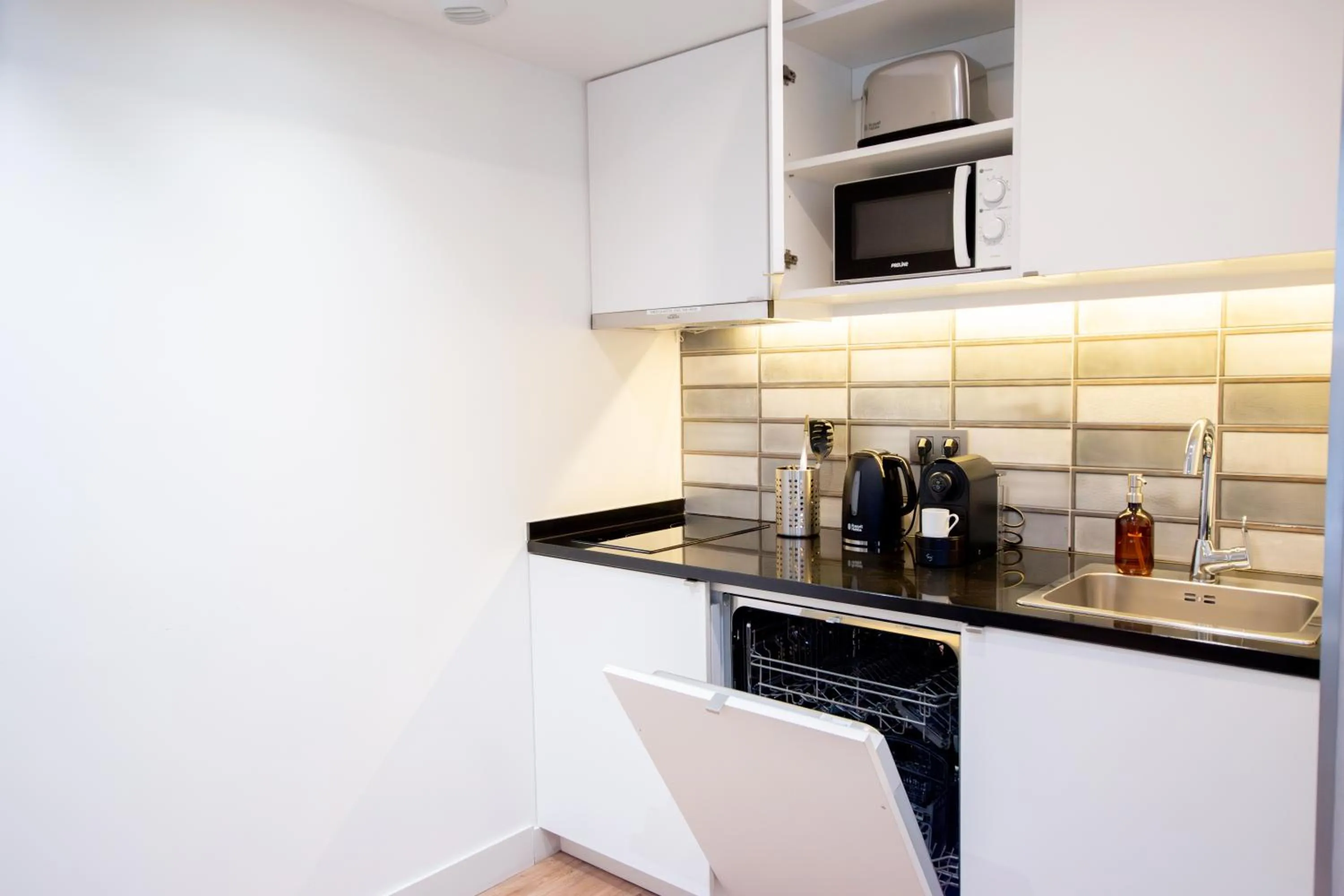 Coffee/tea facilities in CADET Residence