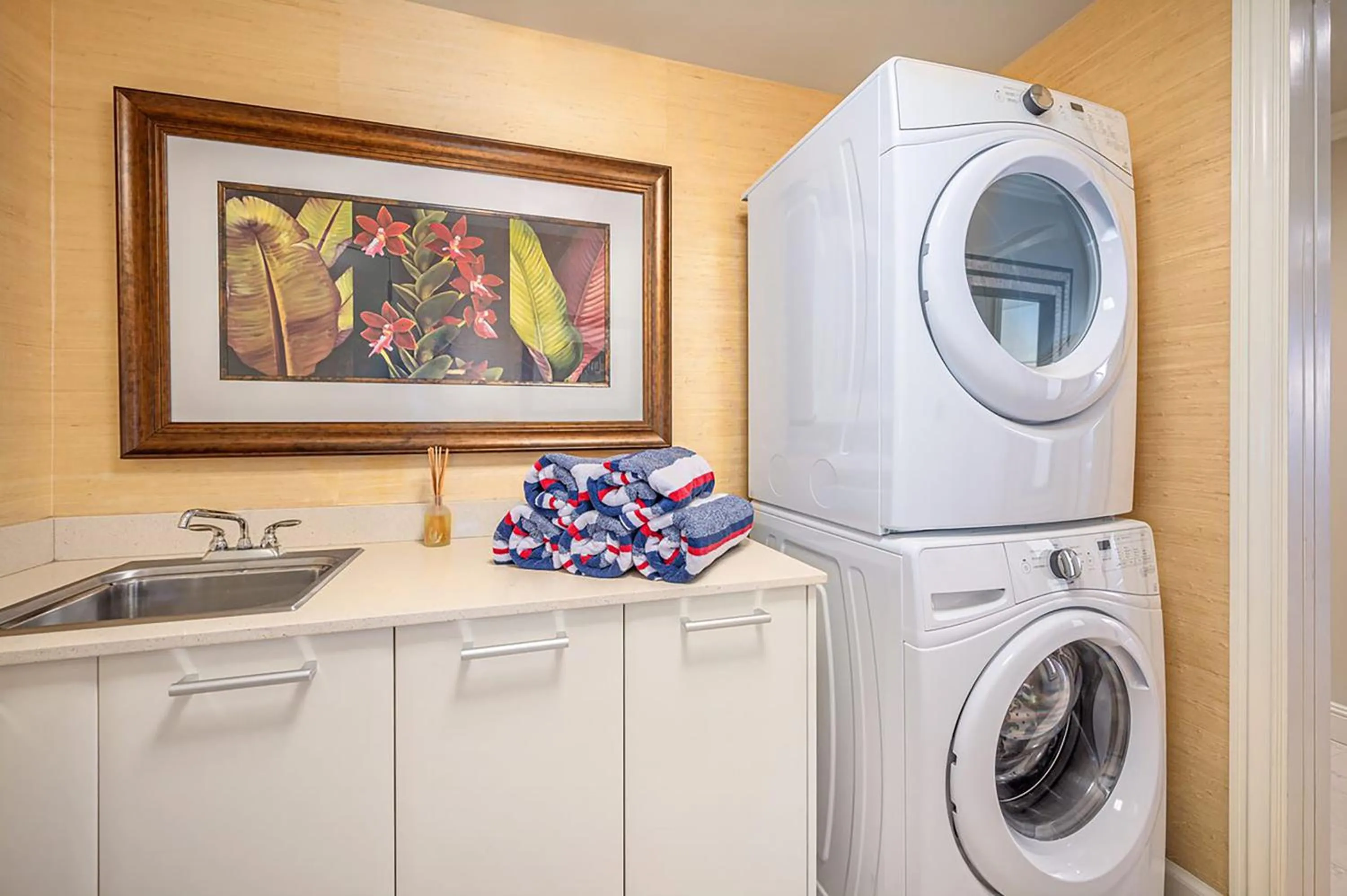 washing machine in Ho Olei Residences - CoralTree Residence Collection