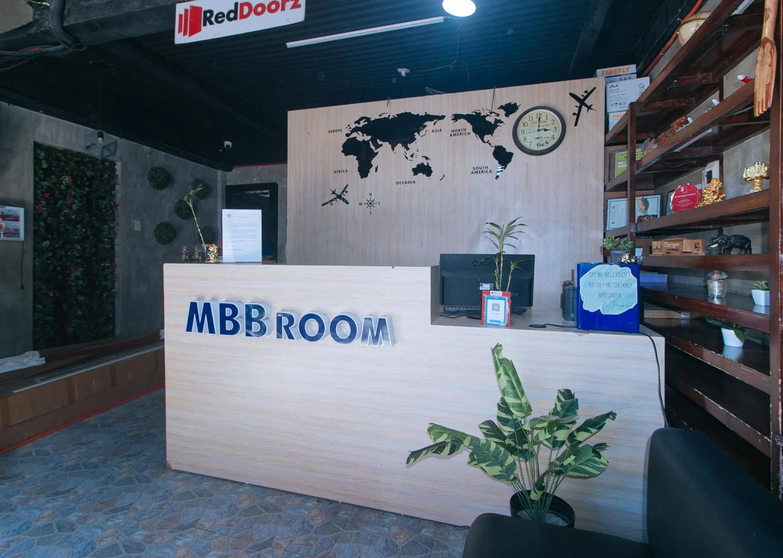 Lobby or reception in RedDoorz at MBB Room NAIA 2