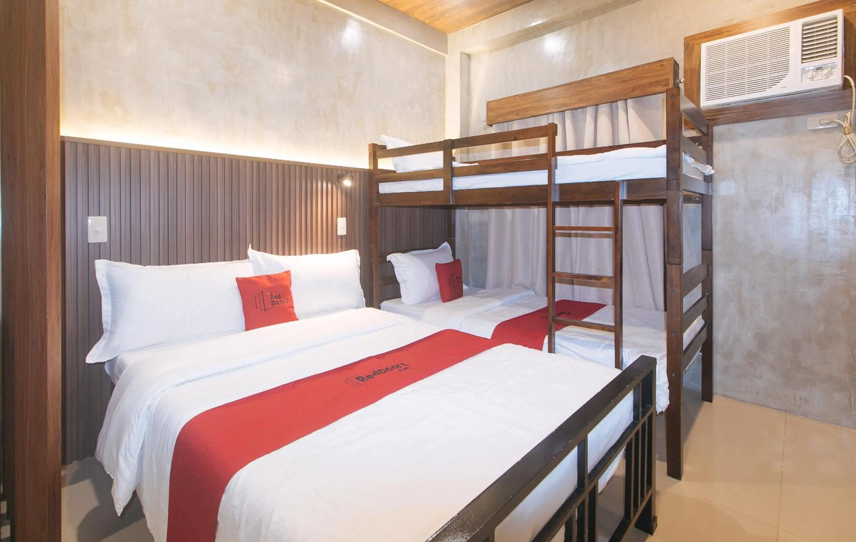 Bed in RedDoorz at MBB Room NAIA 2