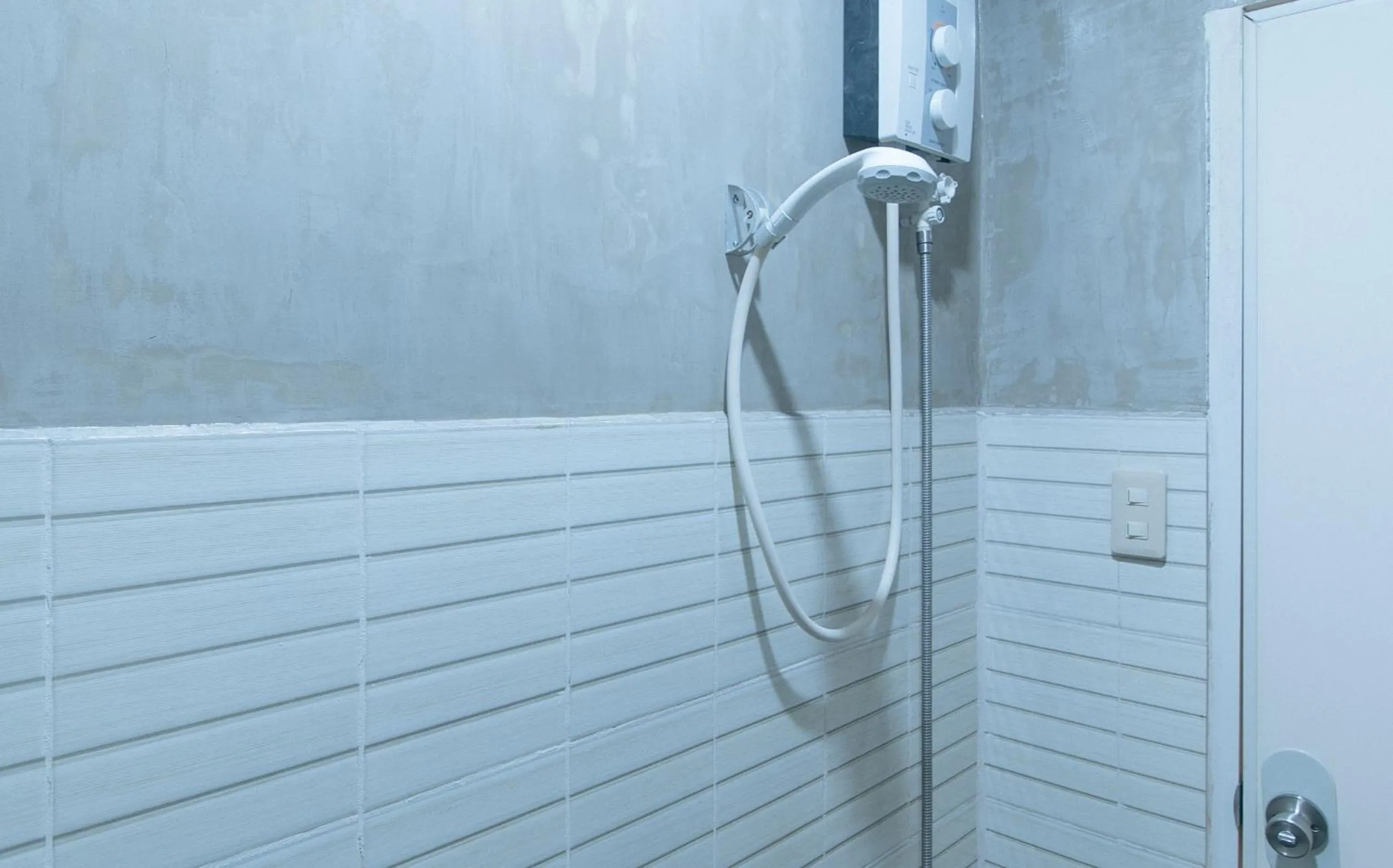 Shower in RedDoorz at MBB Room NAIA 2