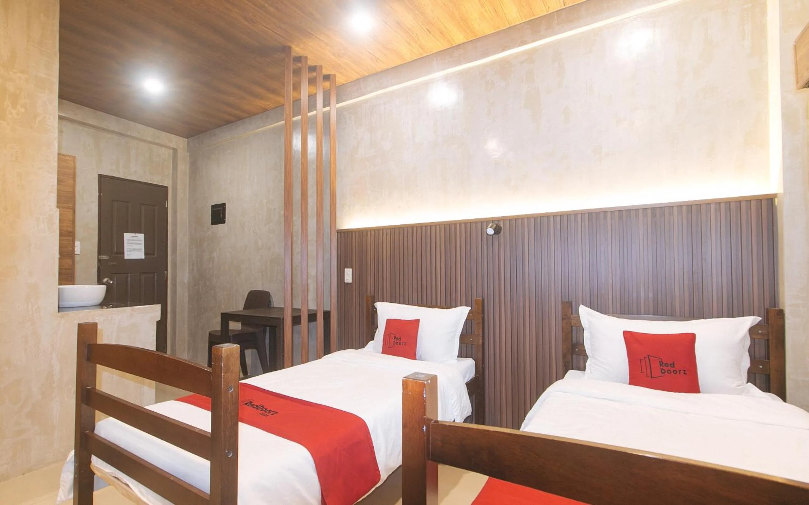 Bed in RedDoorz at MBB Room NAIA 2