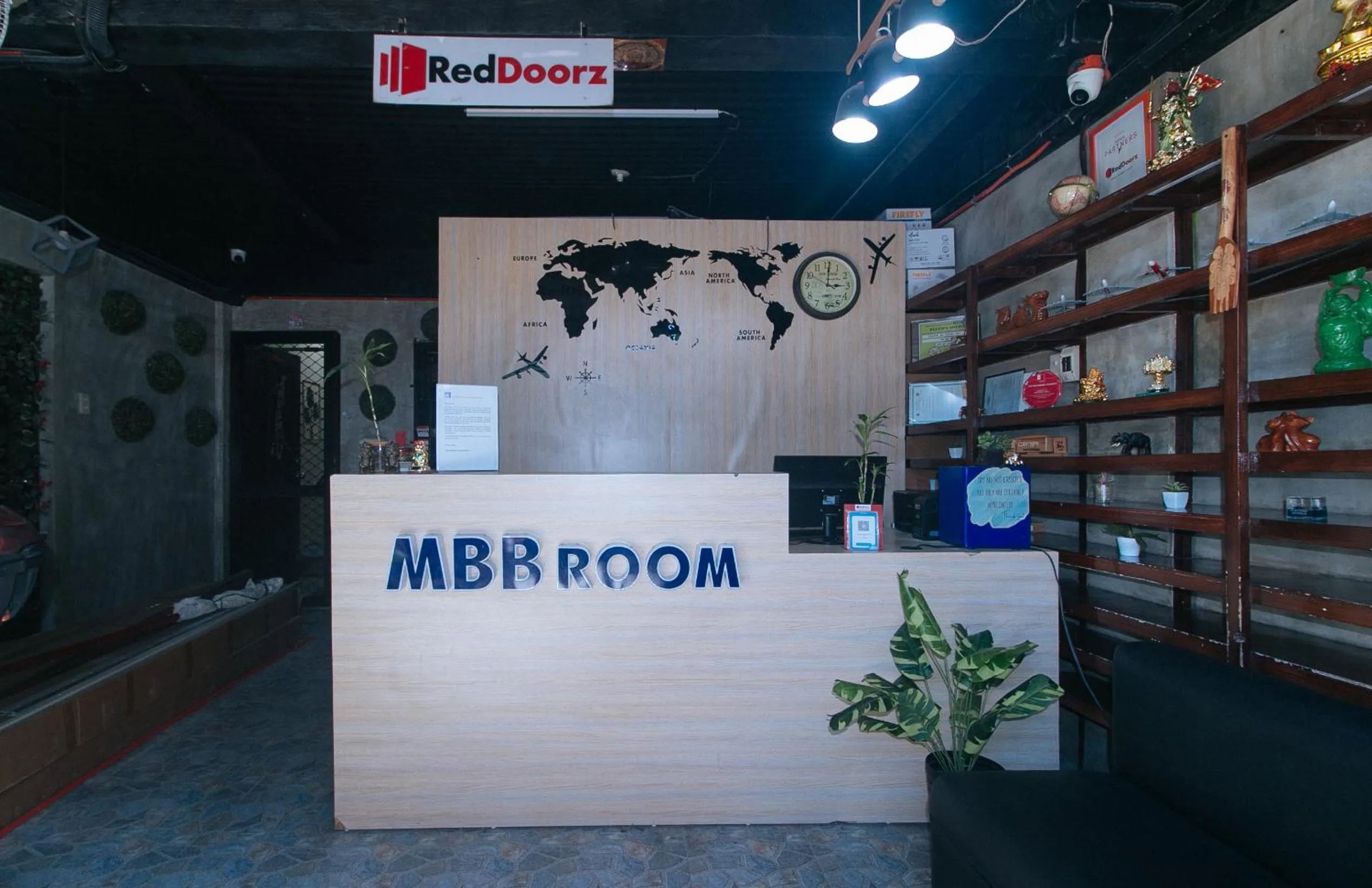 Property logo or sign in RedDoorz at MBB Room NAIA 2
