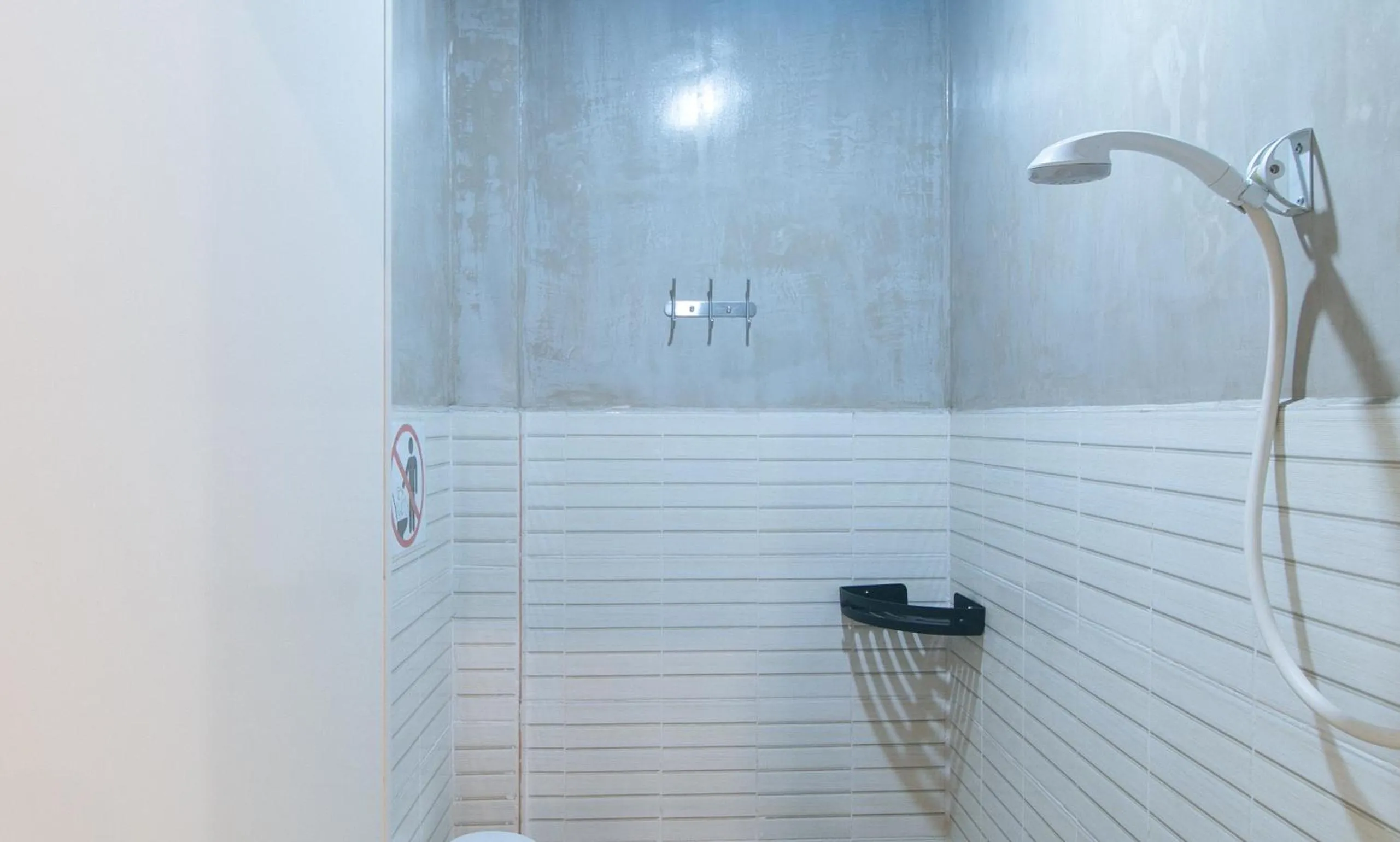 Shower in RedDoorz at MBB Room NAIA 2