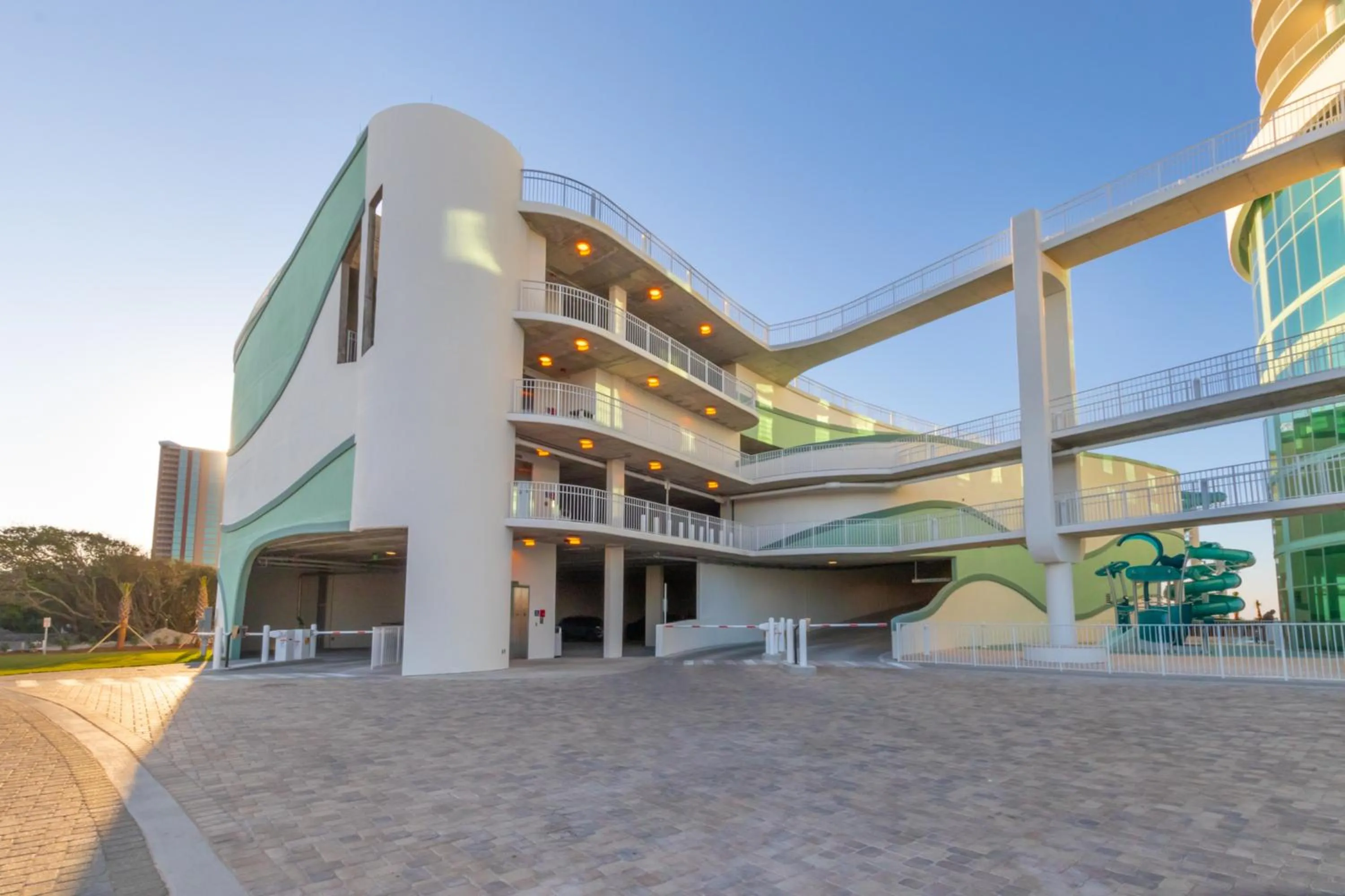 Property building in Turquoise 1908C