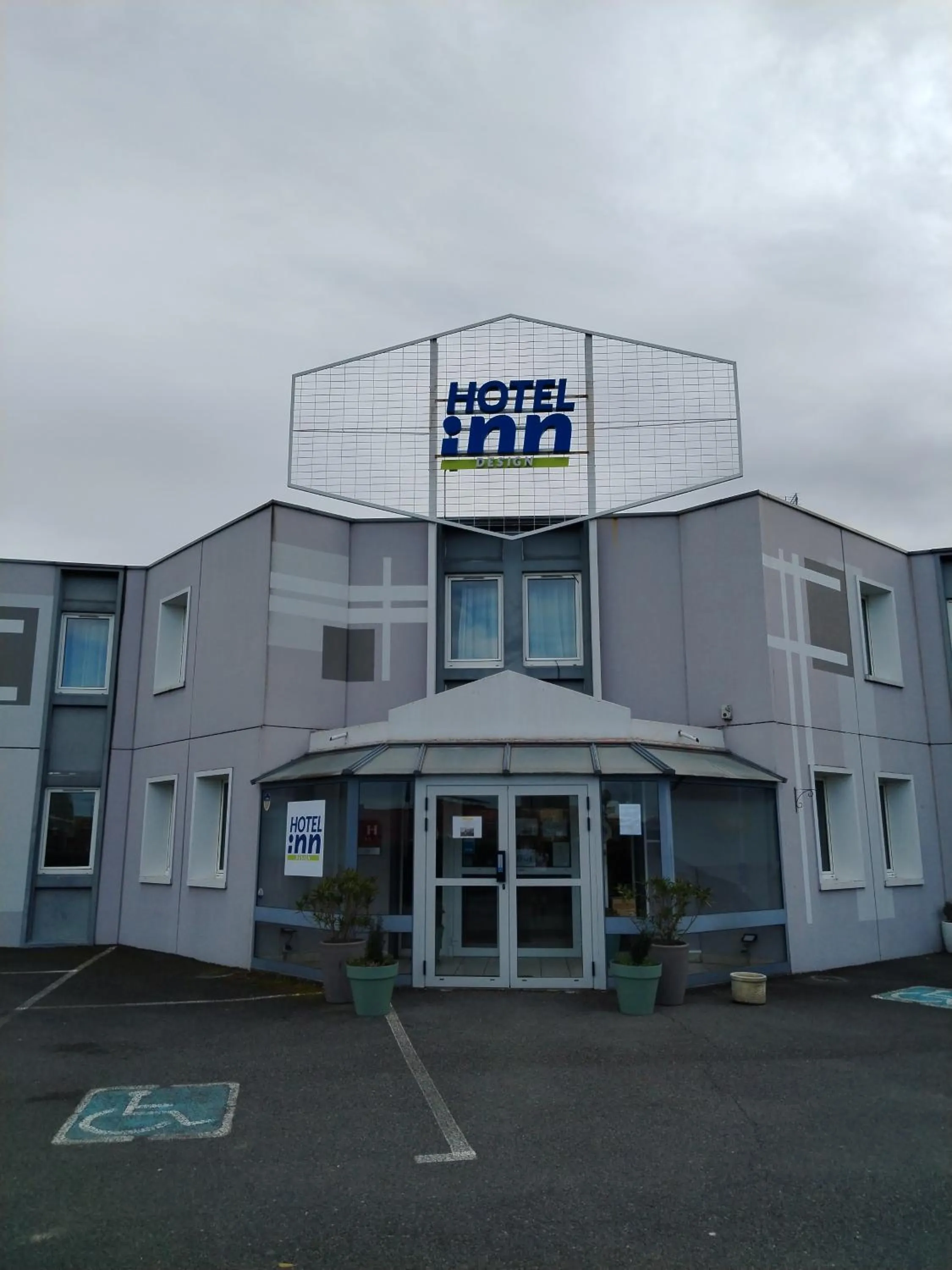 Property building in Hotel Inn Design Montluçon