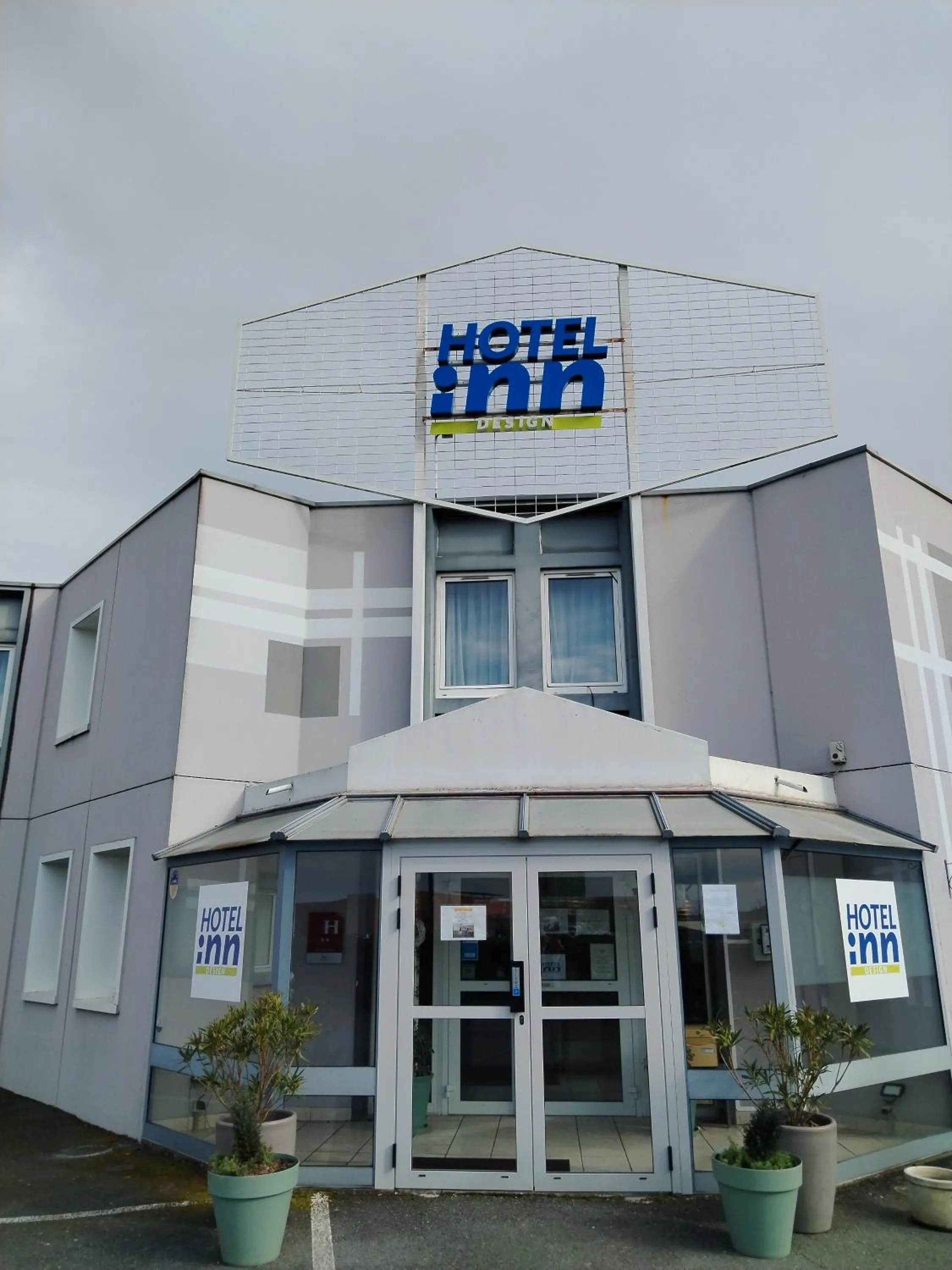 Property building in Hotel Inn Design Montluçon