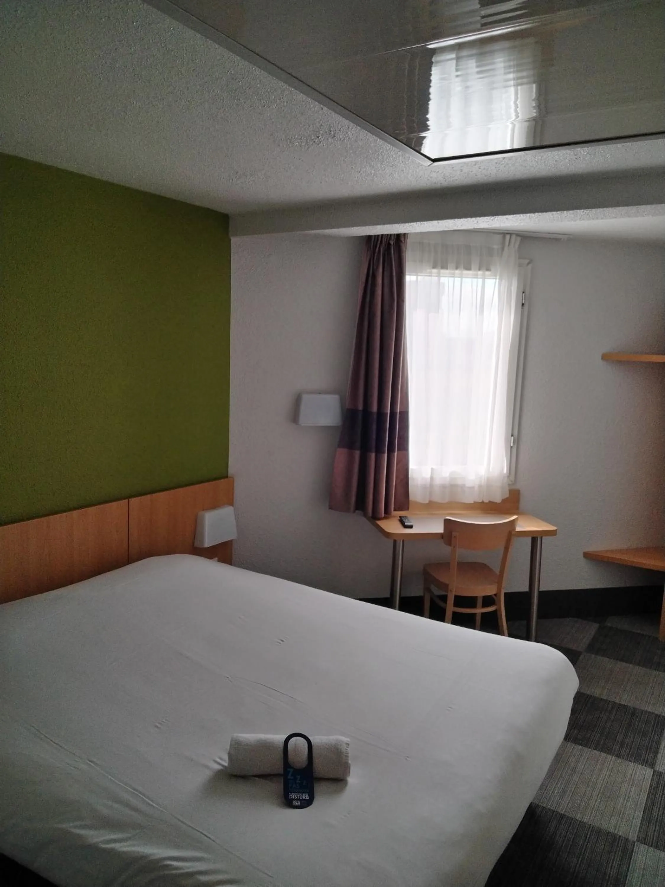 Bed in Hotel Inn Design Montluçon