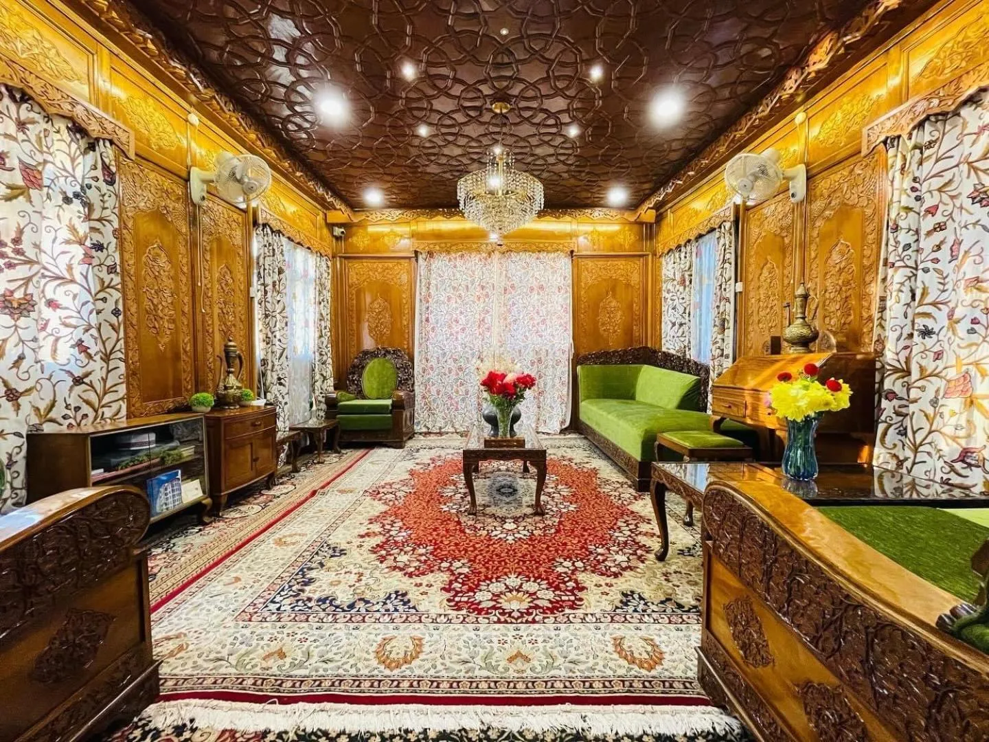 Living room in Dilshad Houseboats