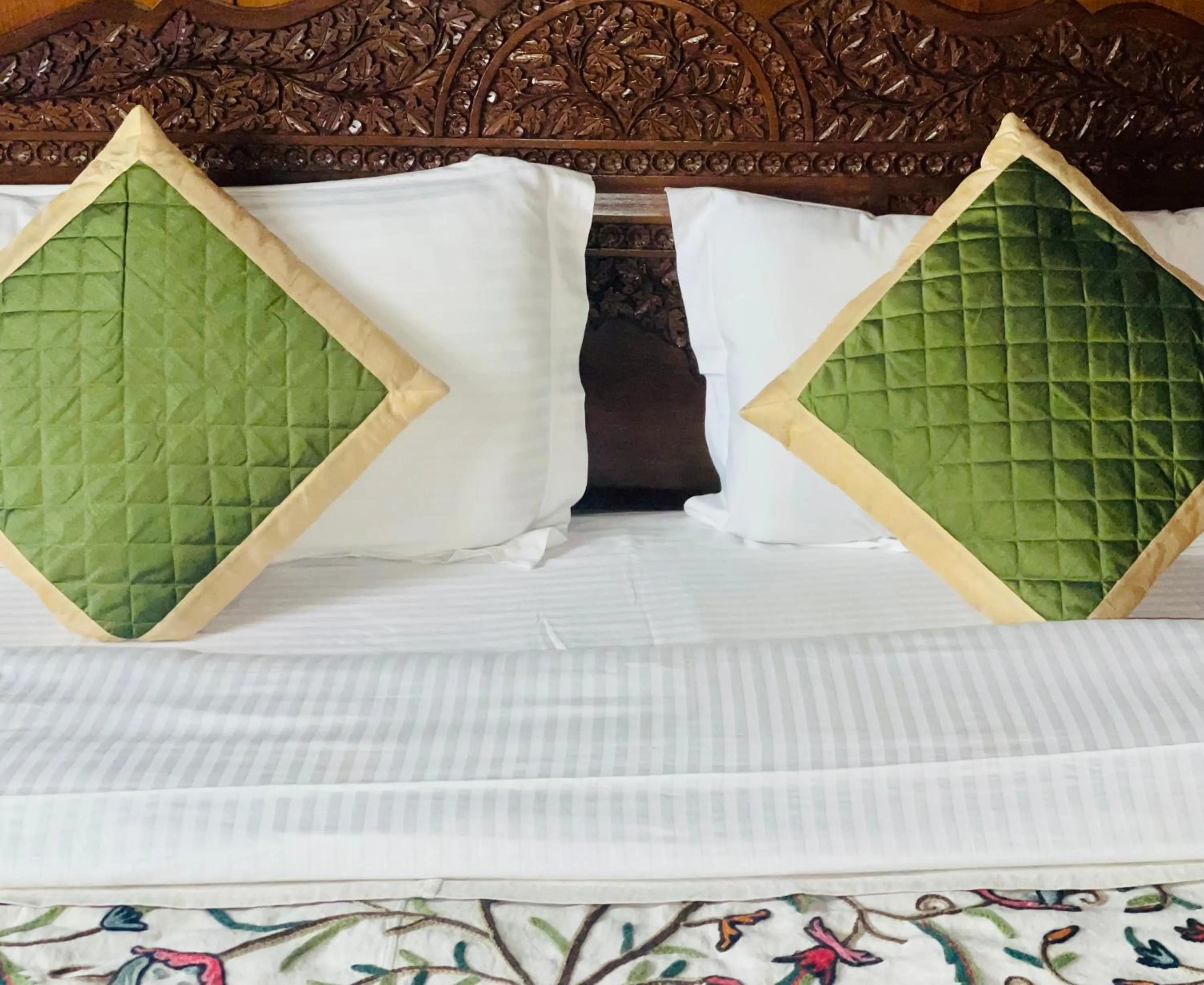 Bed in Dilshad Houseboats