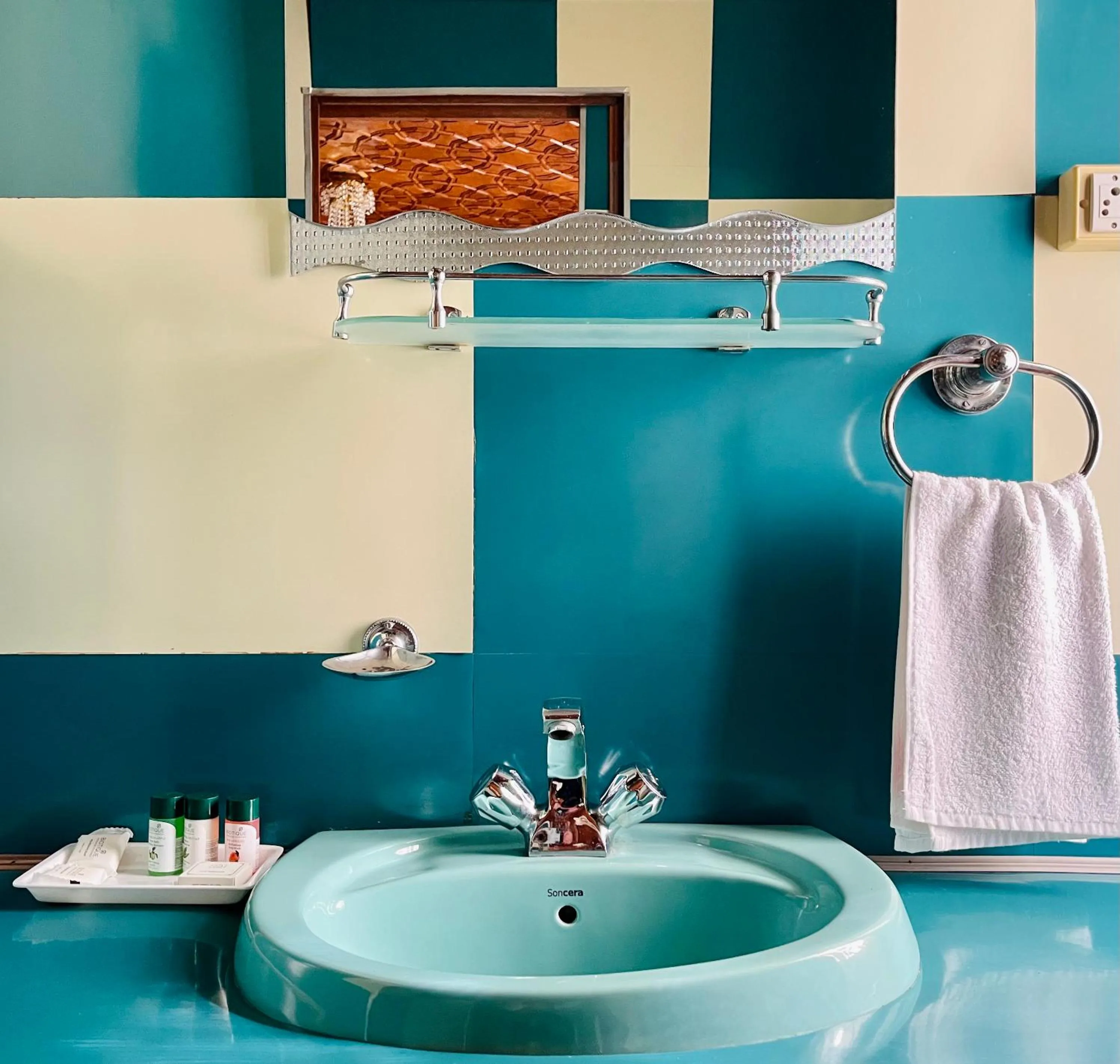 Bathroom in Dilshad Houseboats