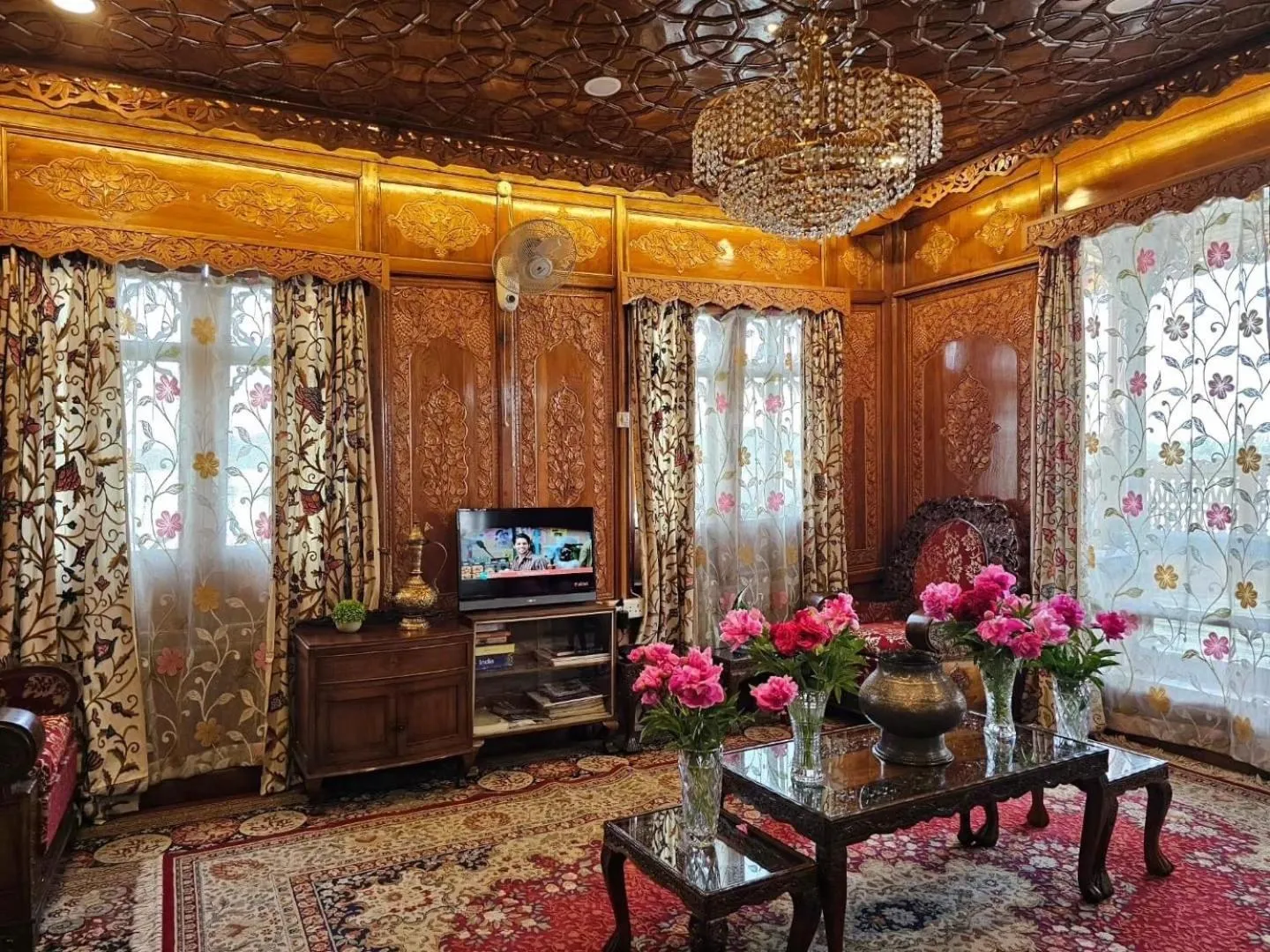 Living room in Dilshad Houseboats