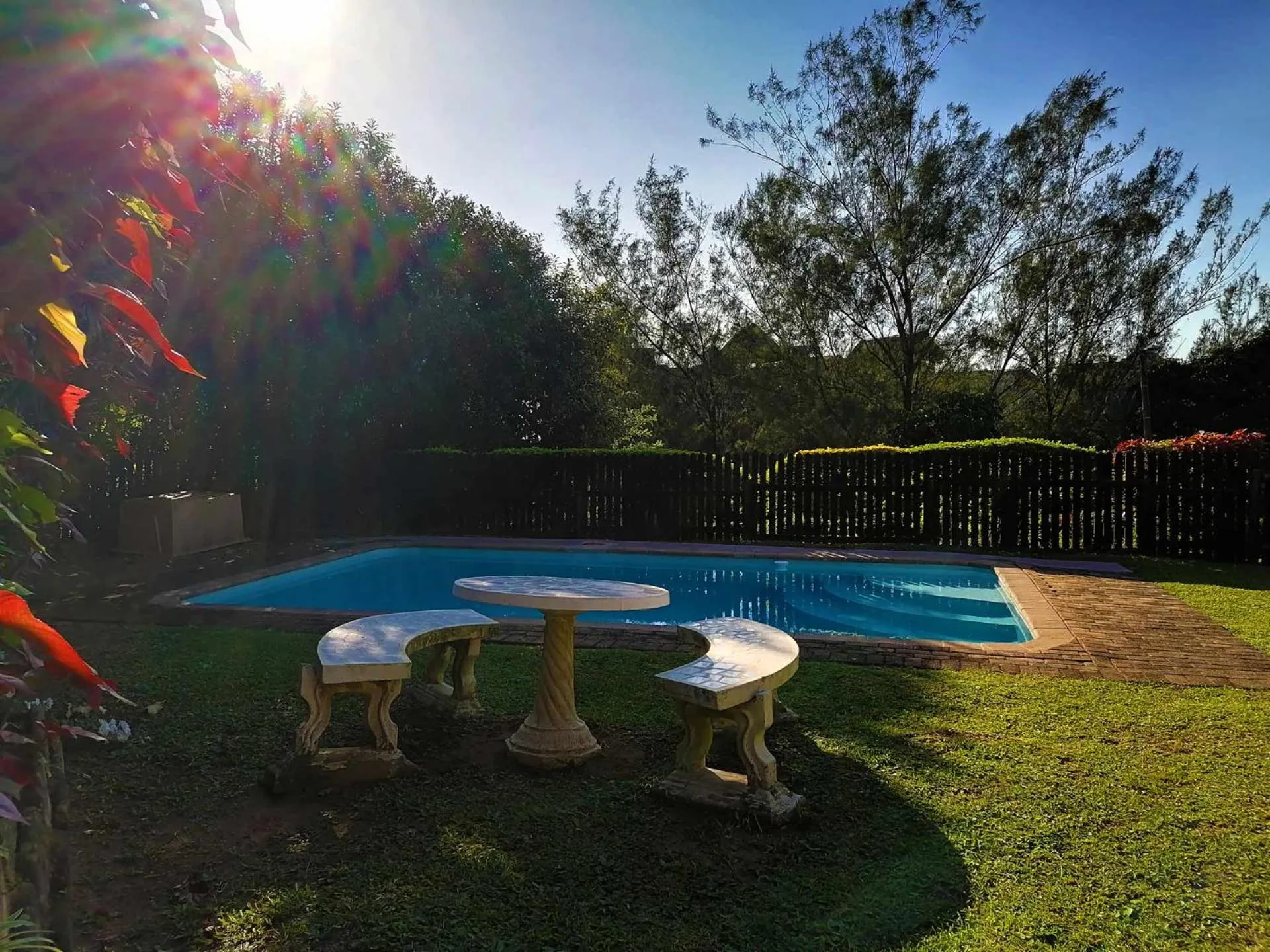 Garden in Boathouse Bed and Biscuit - Upper Deck