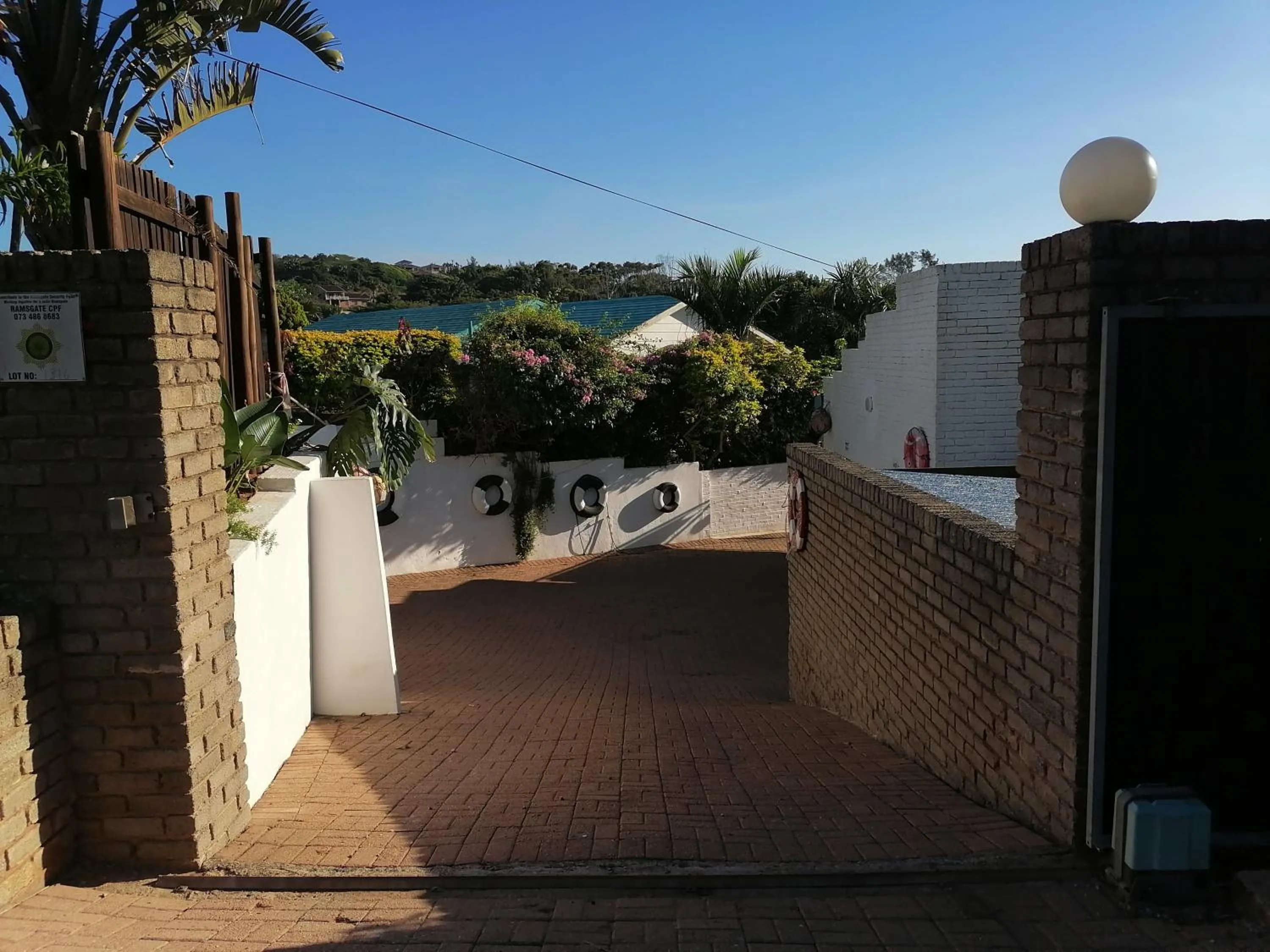 Property building in Boathouse Bed and Biscuit - Upper Deck