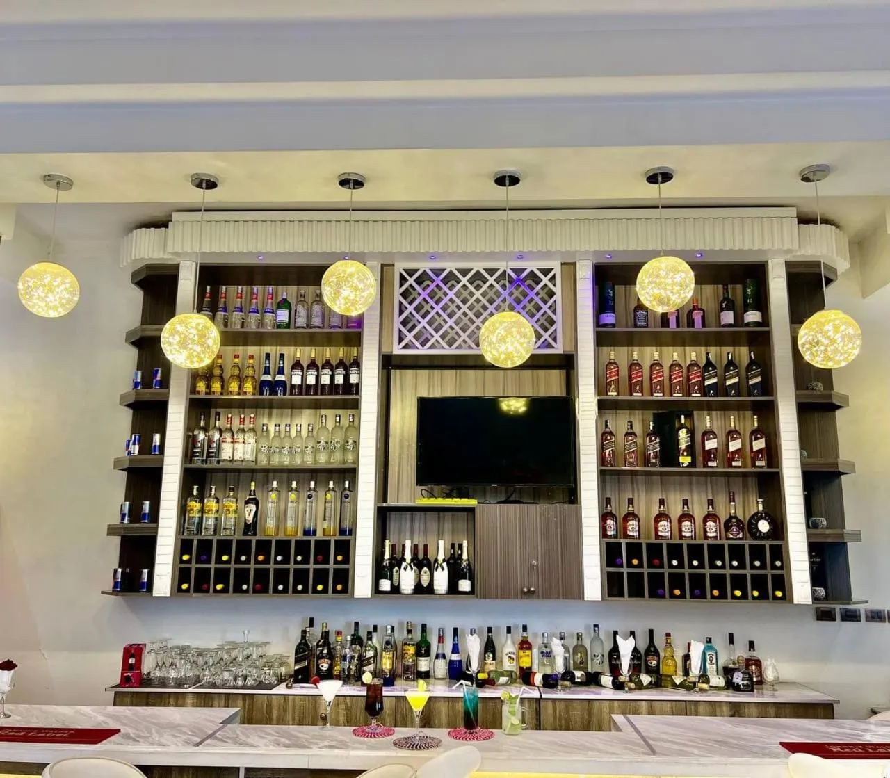 Lounge or bar in Base Ethiopia International Hotel