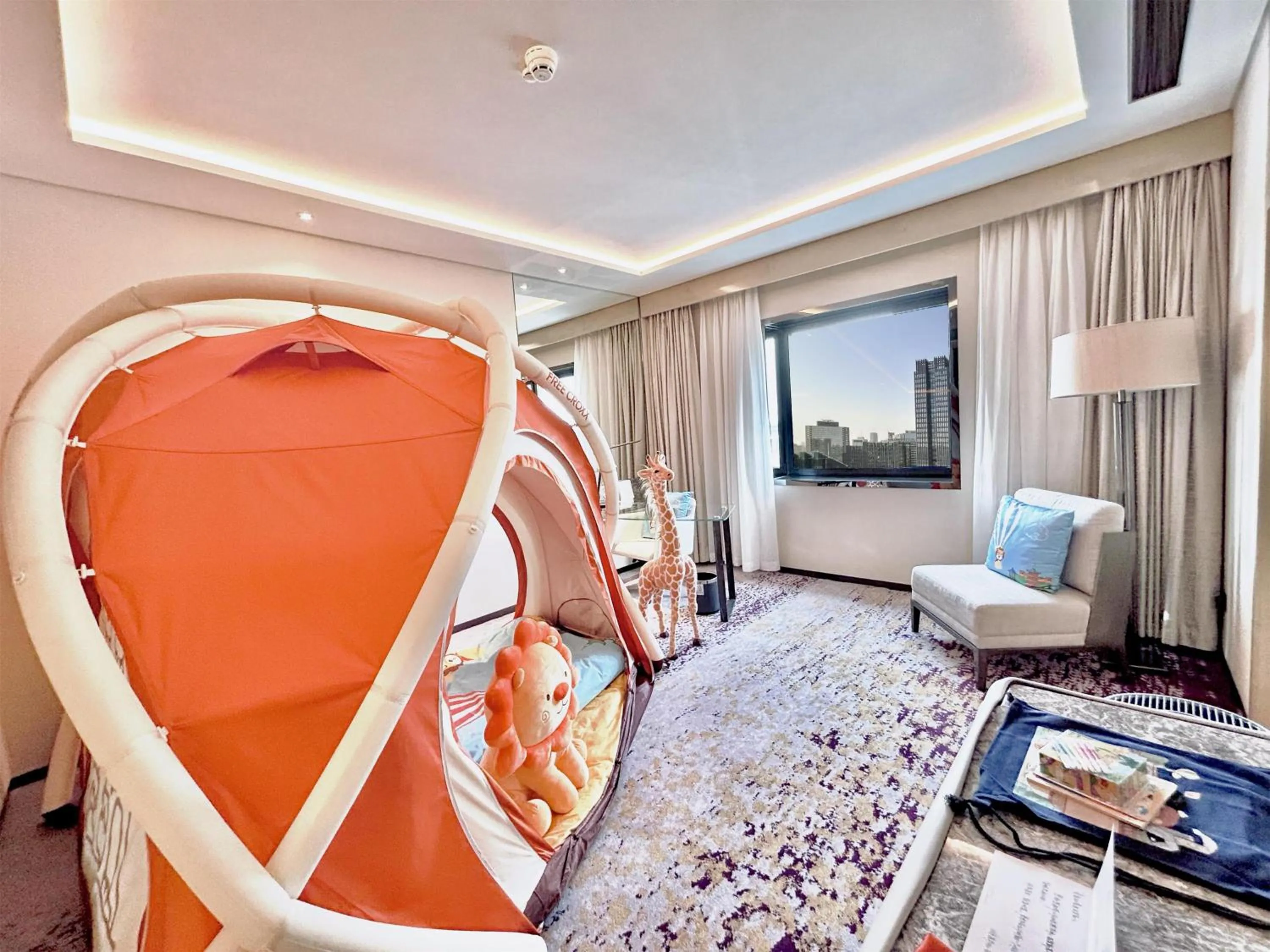 Bedroom, Bed in Kempinski Hotel Beijing Yansha Center