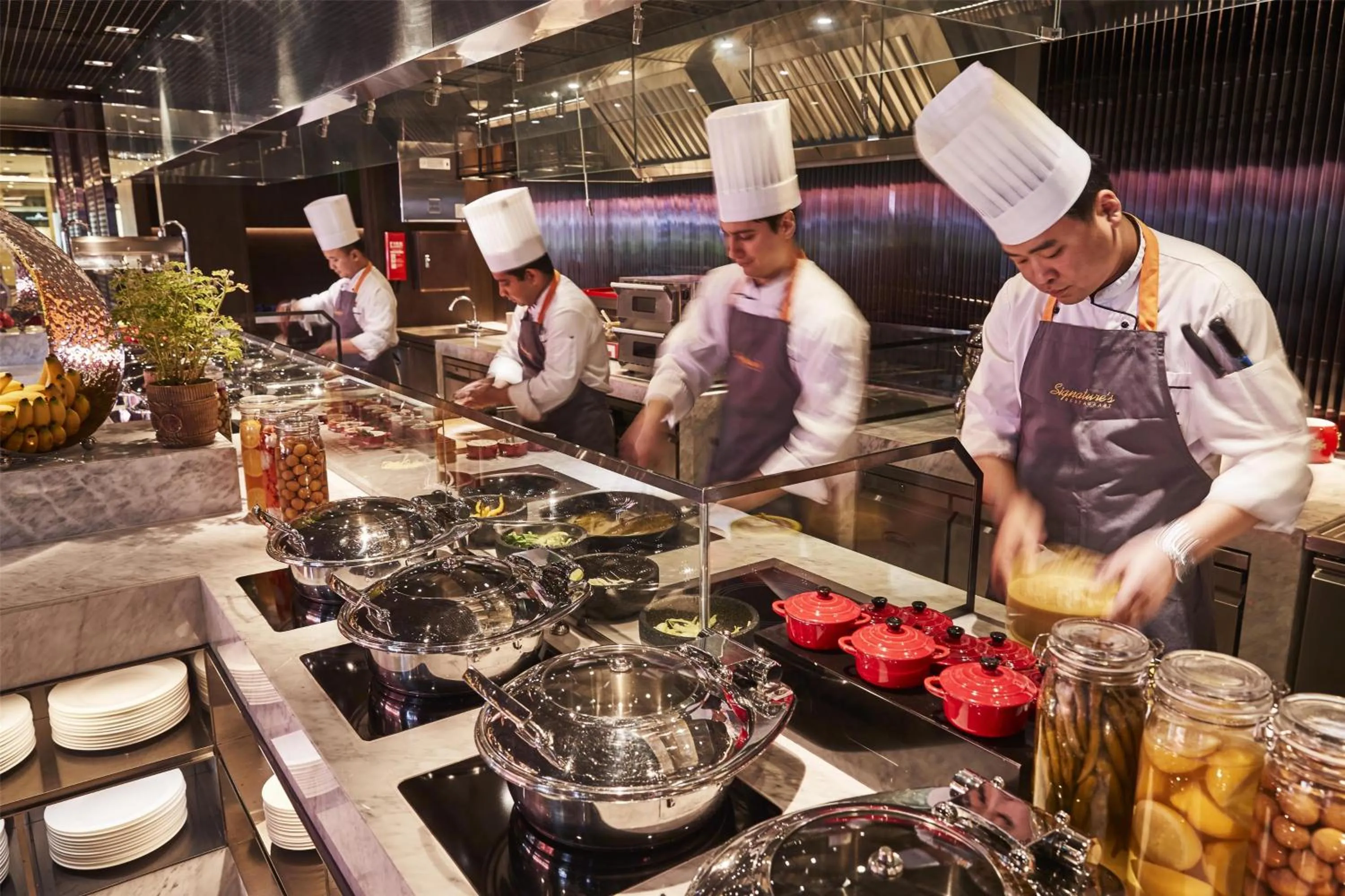 Restaurant/places to eat in Kempinski Hotel Beijing Yansha Center