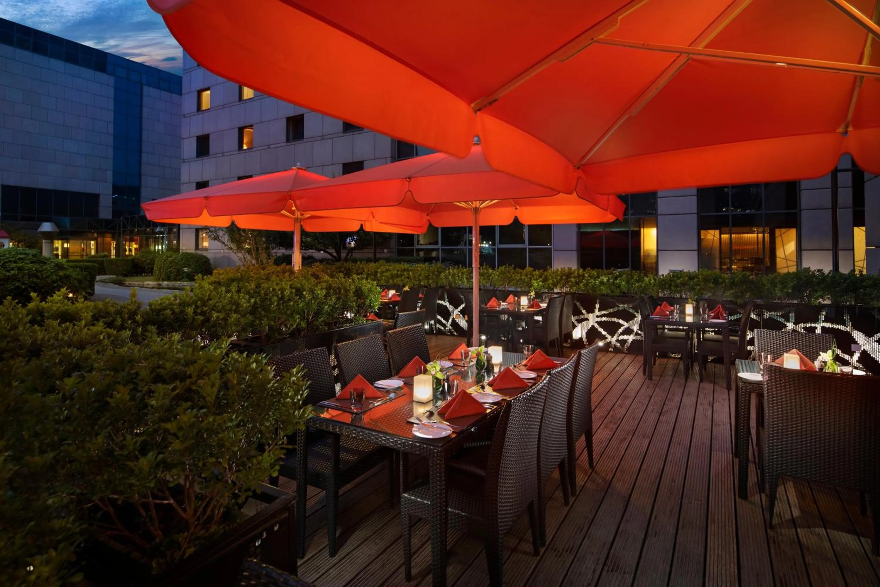 Restaurant/places to eat in Kempinski Hotel Beijing Yansha Center