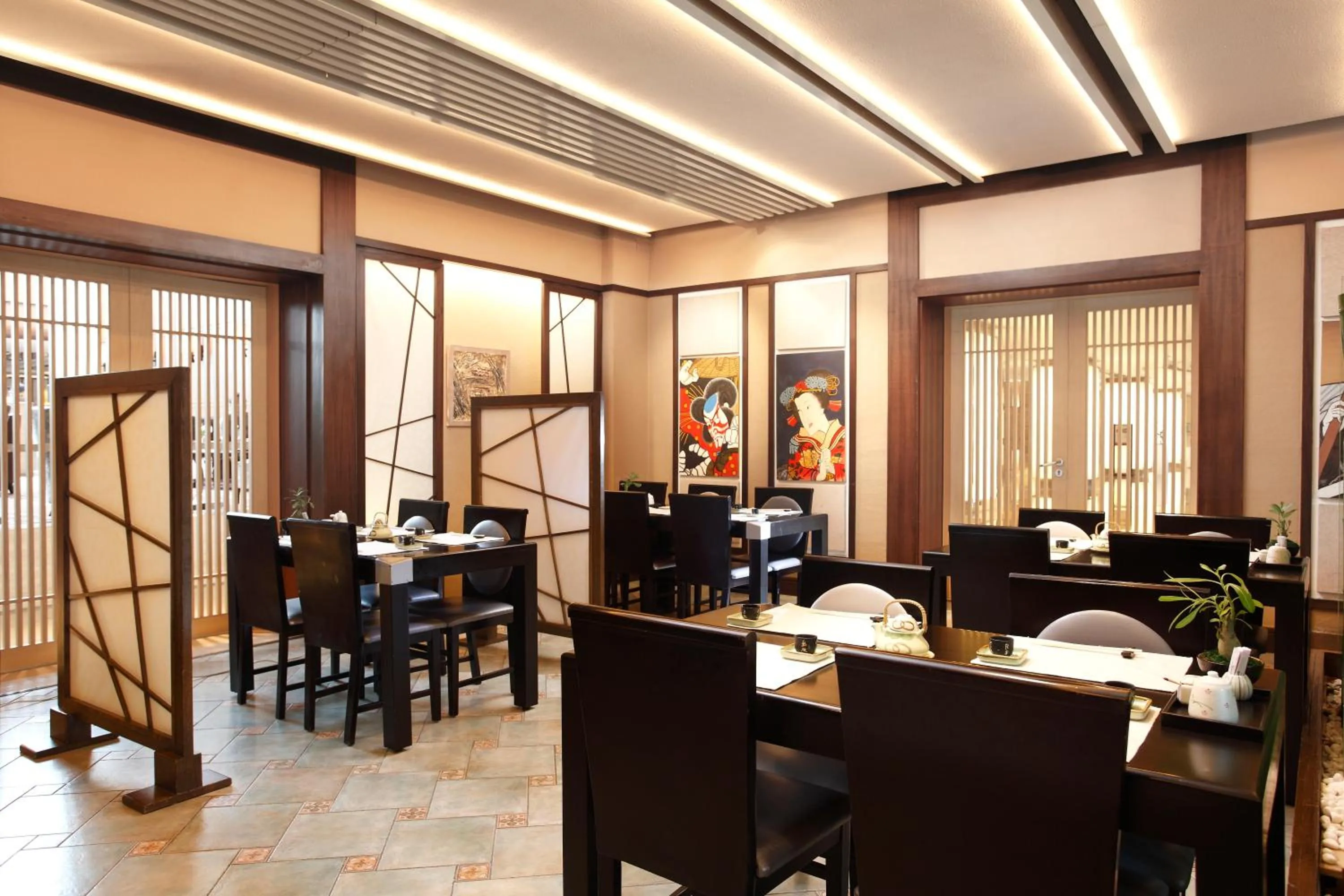 Restaurant/places to eat in Kempinski Hotel Beijing Yansha Center