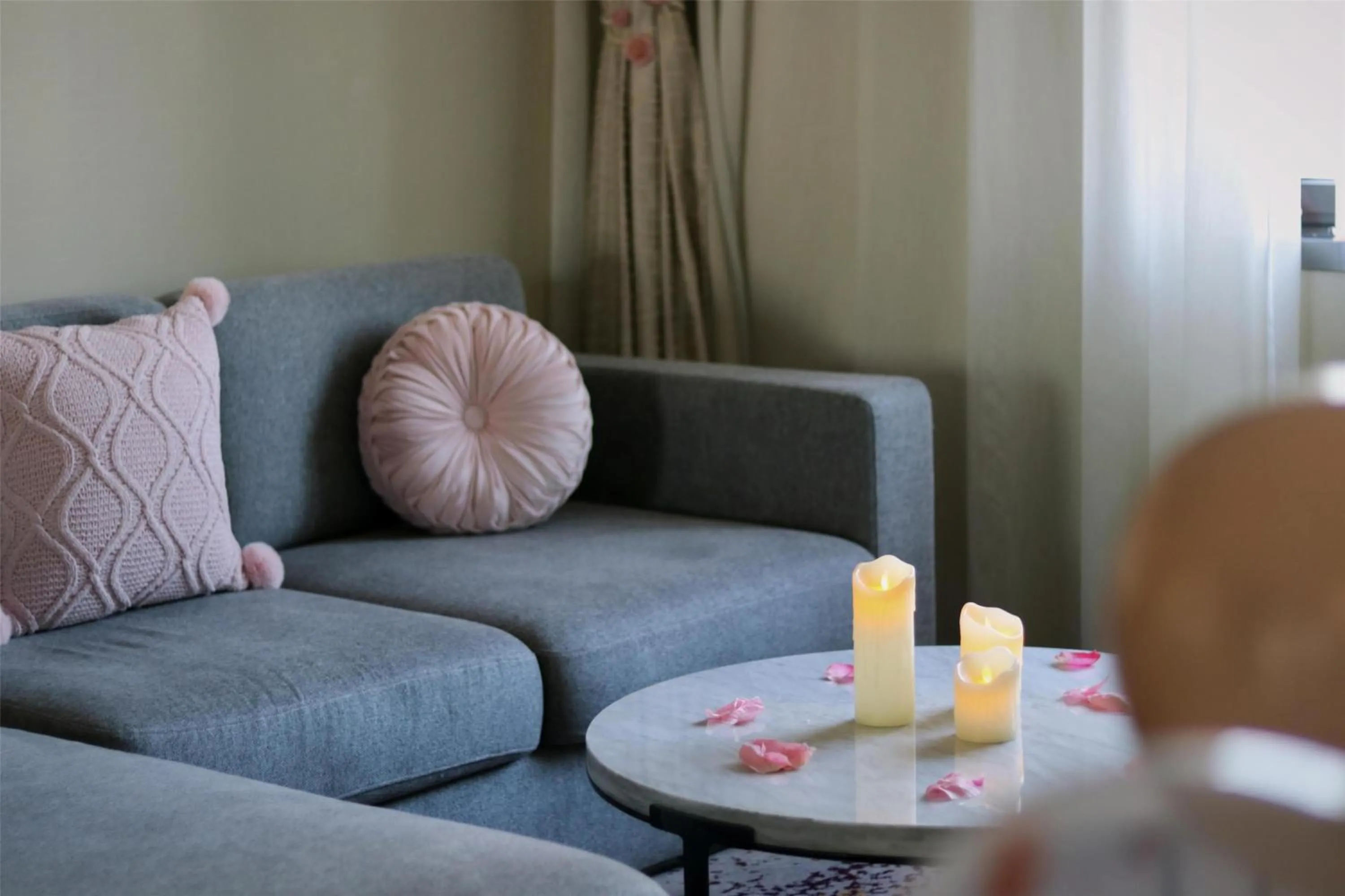 Living room in Kempinski Hotel Beijing Yansha Center