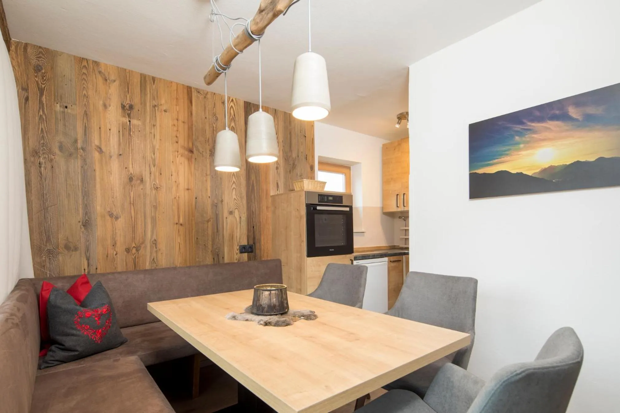 Kitchen or kitchenette in Angerer Alpine Suiten und Familienappartements Tirol