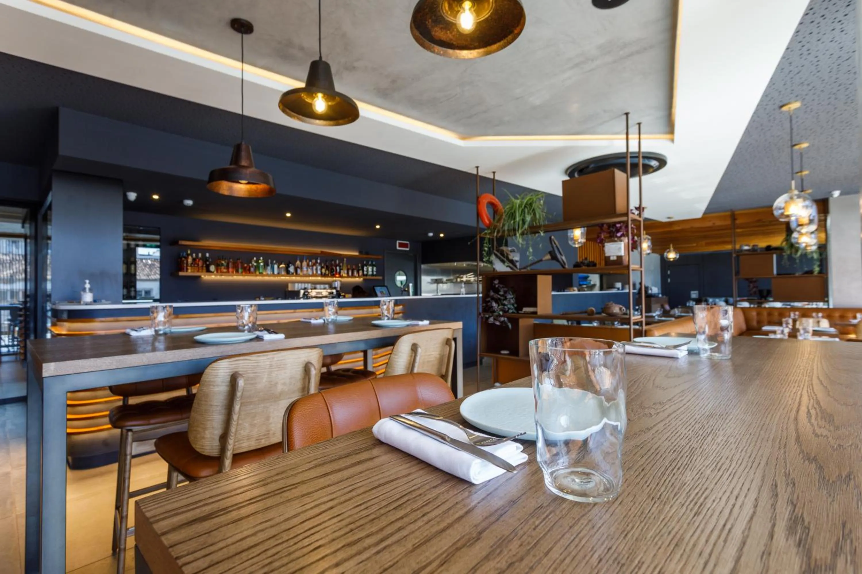 Restaurant/places to eat in The Shipyard - Angra