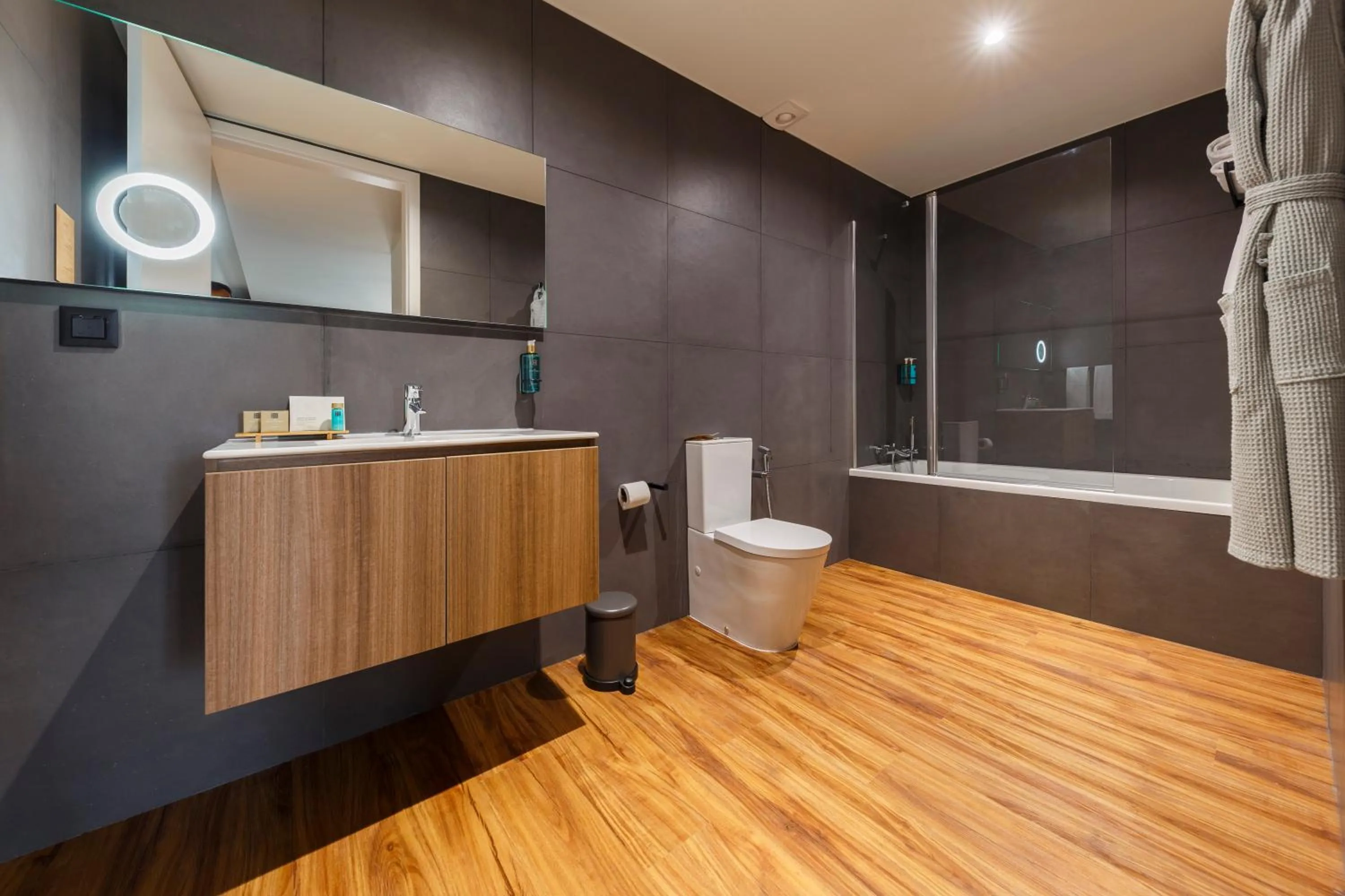 Bathroom in The Shipyard - Angra