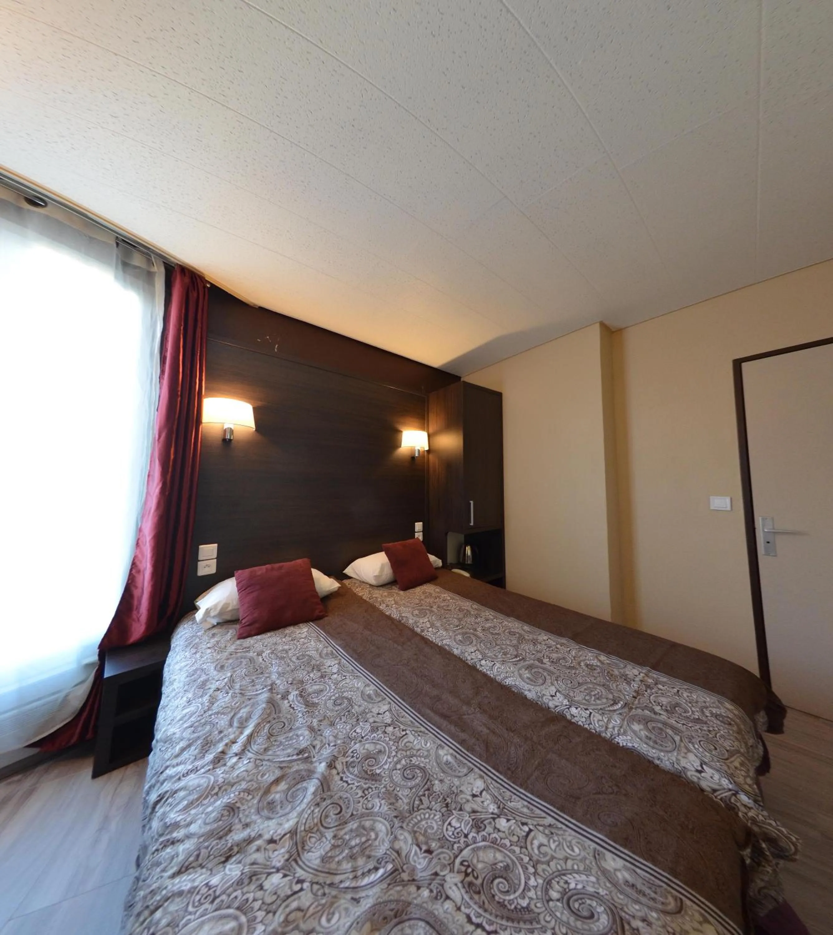 Photo of the whole room, Bed in Hôtel du Parc