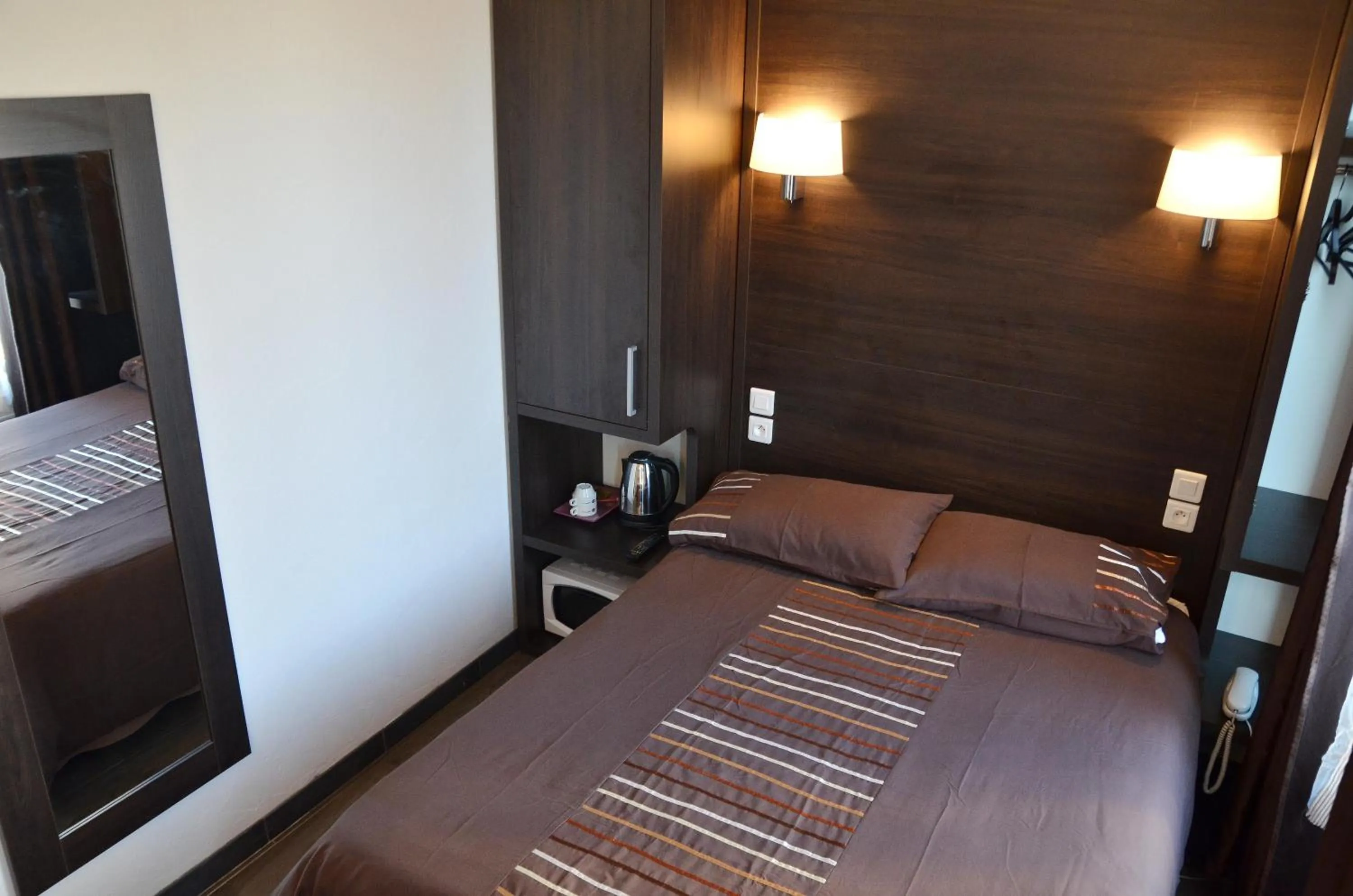 Bed in Hôtel du Parc