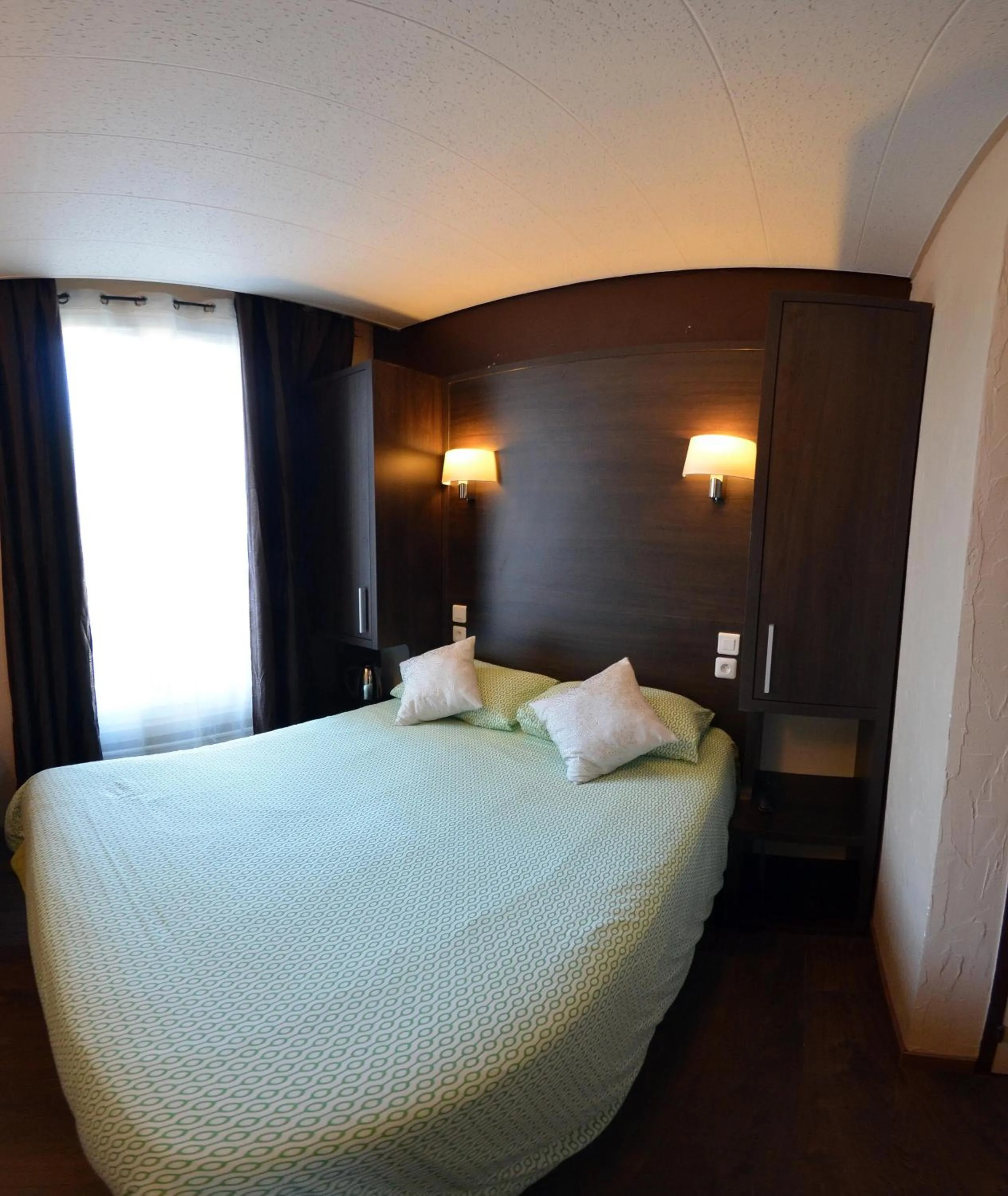 Bed in Hôtel du Parc