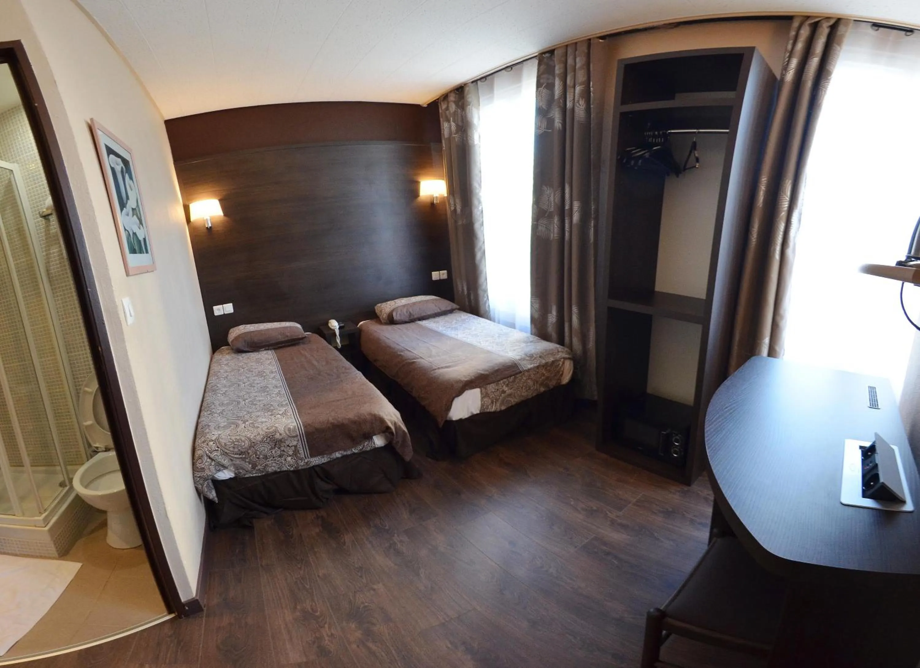 Bed in Hôtel du Parc