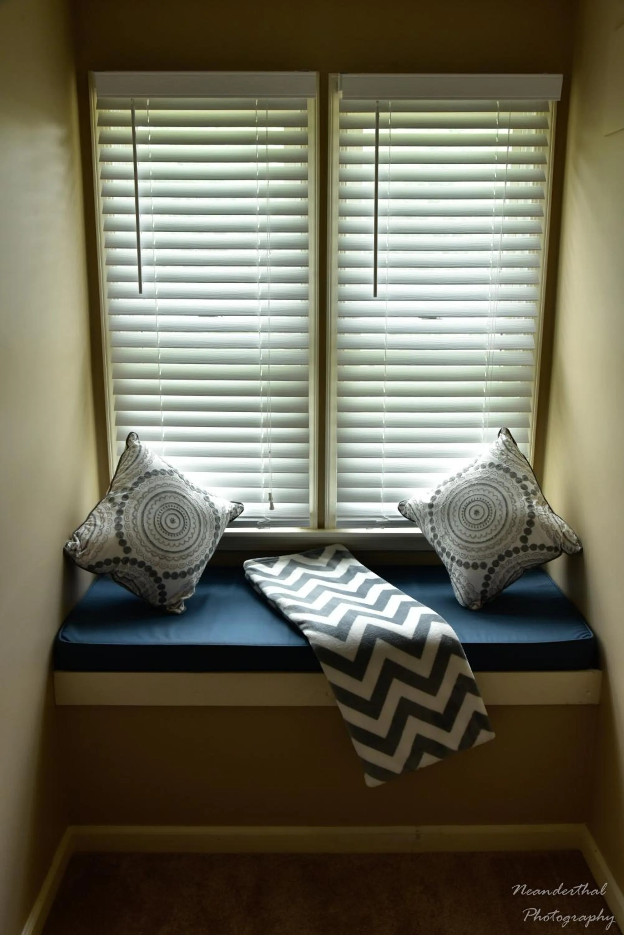 Seating area, Bed in The Yellow Rose of Talbot Bed and Breakfast