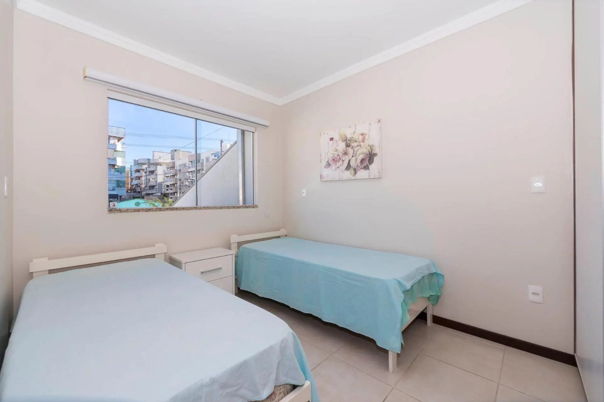 Bedroom, Bed in 066A - Fabulosa Casa Frente ao Mar para 08 pessoas na Praia de Bombinhas SC