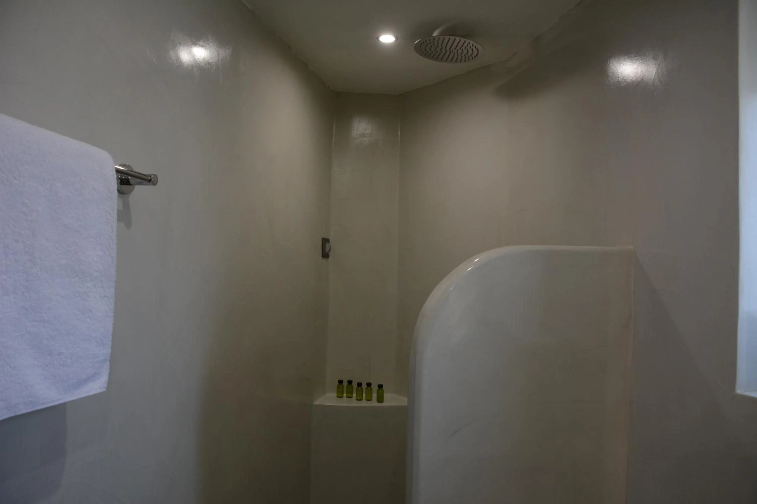 Shower in Noir Santorini