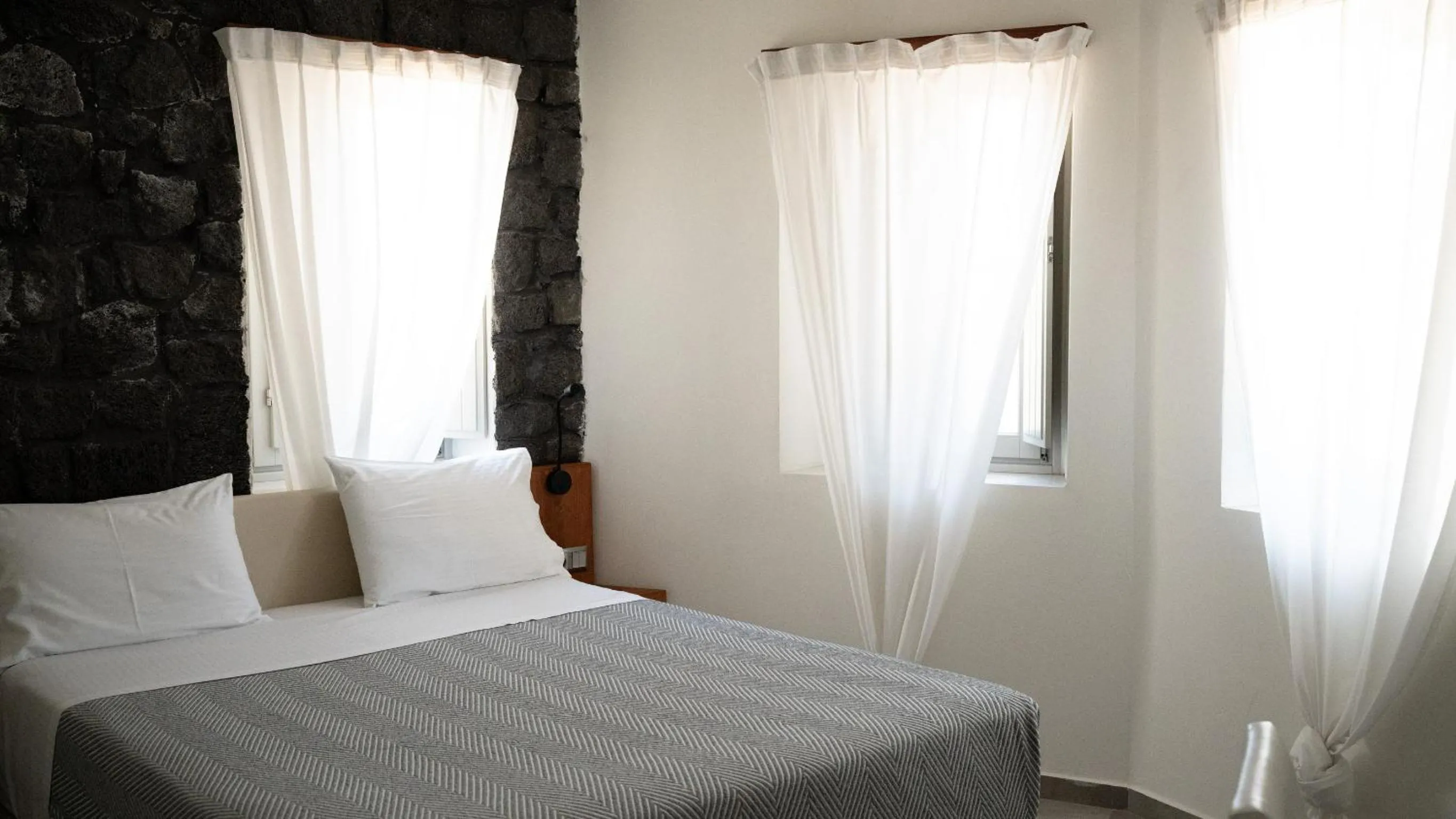 Bed in Noir Santorini