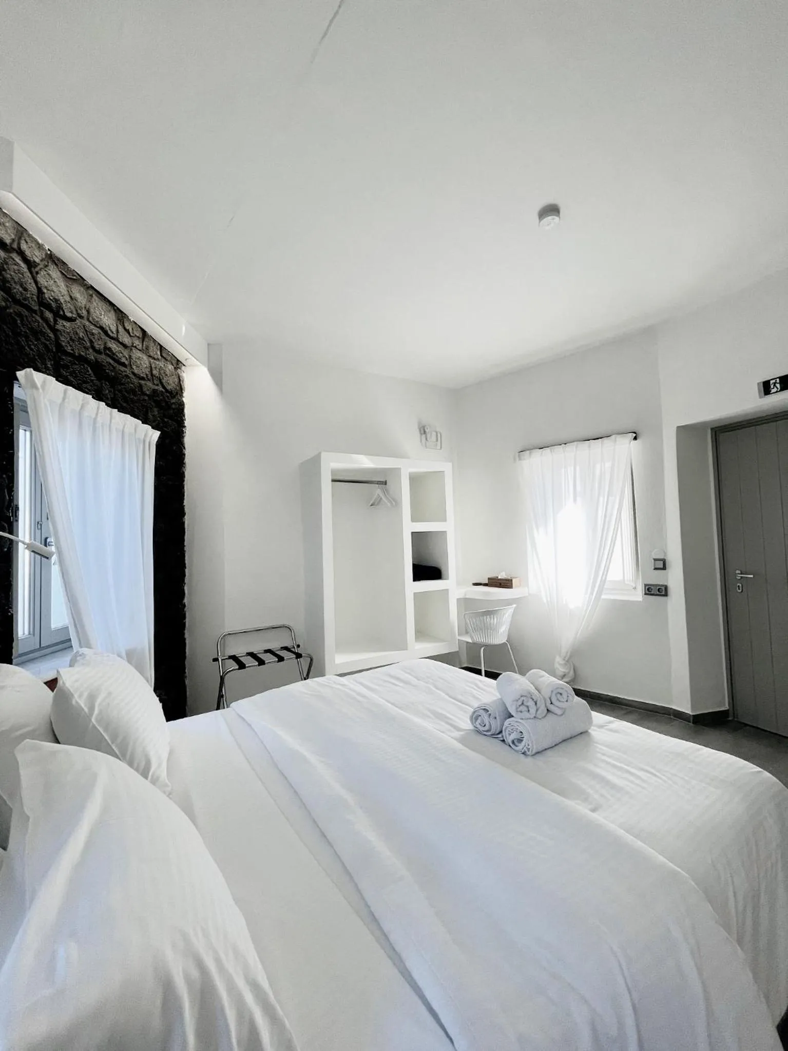 Bed in Noir Santorini