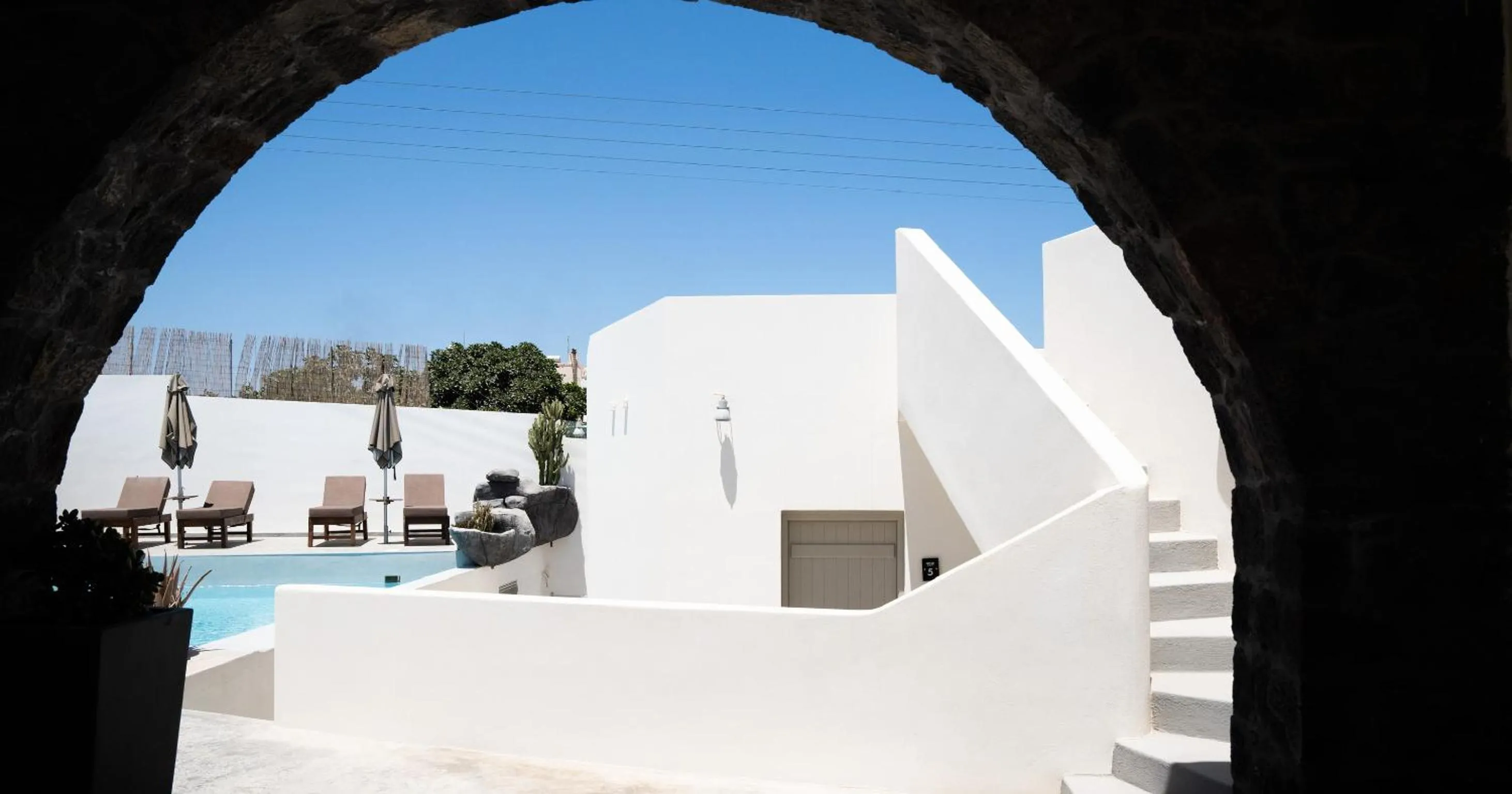 Day in Noir Santorini