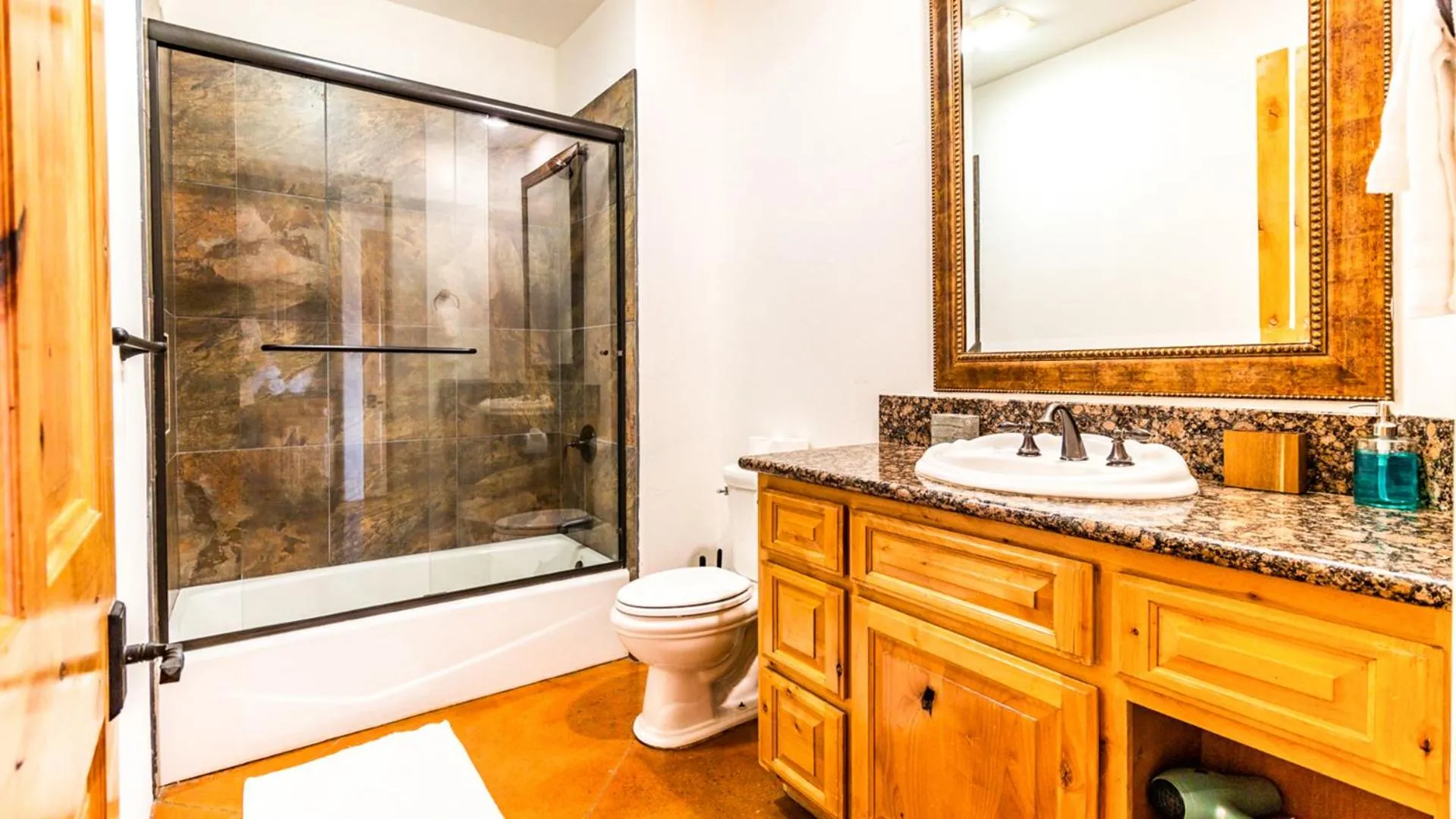 Shower in Desert villa with great views, hot tub and mini-golf