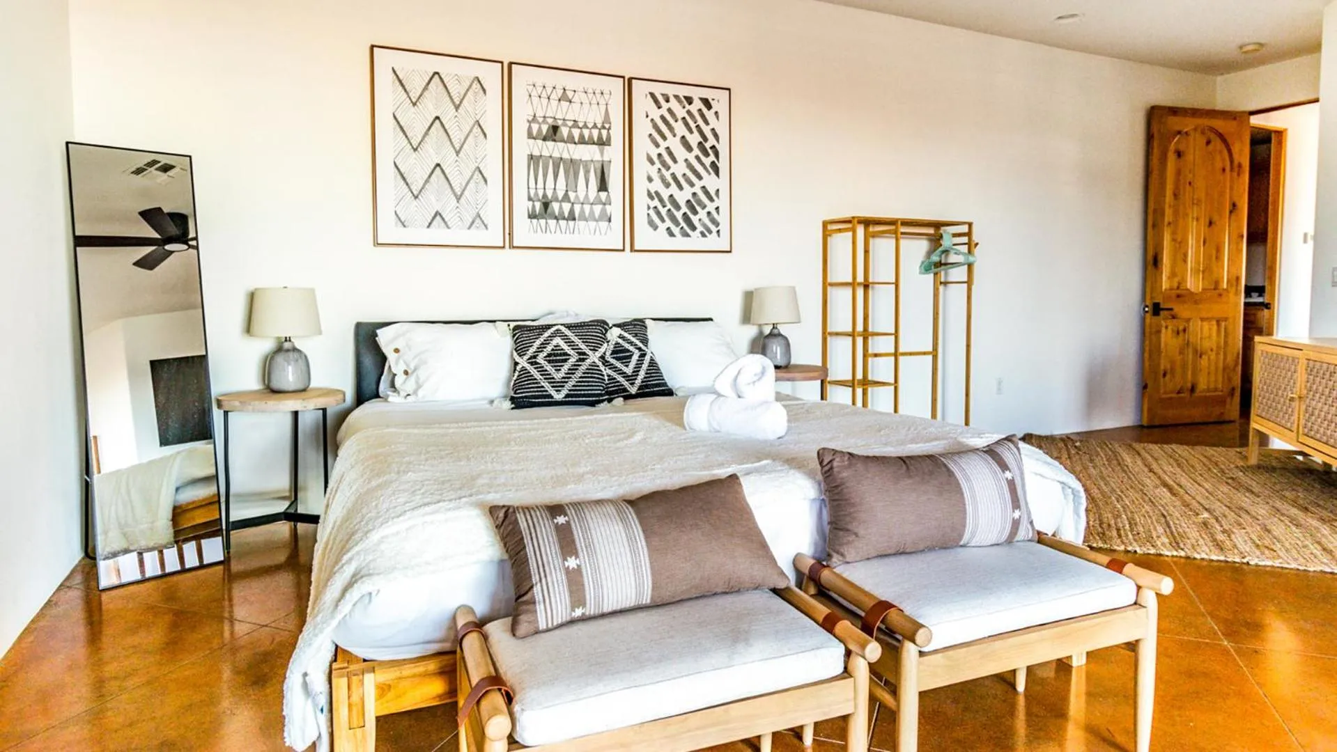 Bedroom, Bed in Desert villa with great views, hot tub and mini-golf