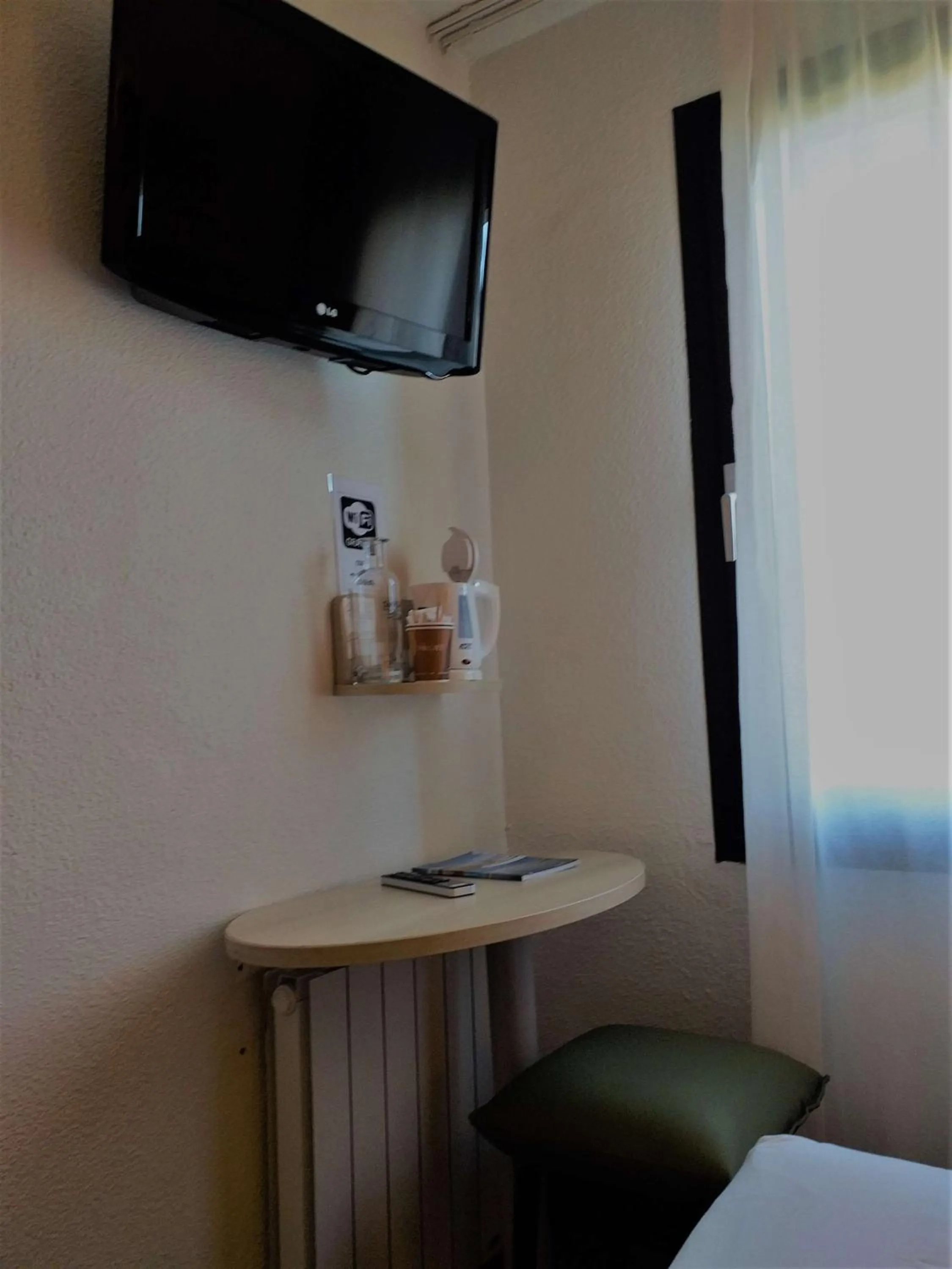 Bedroom, Bed in Brit Hotel Essentiel de Granville