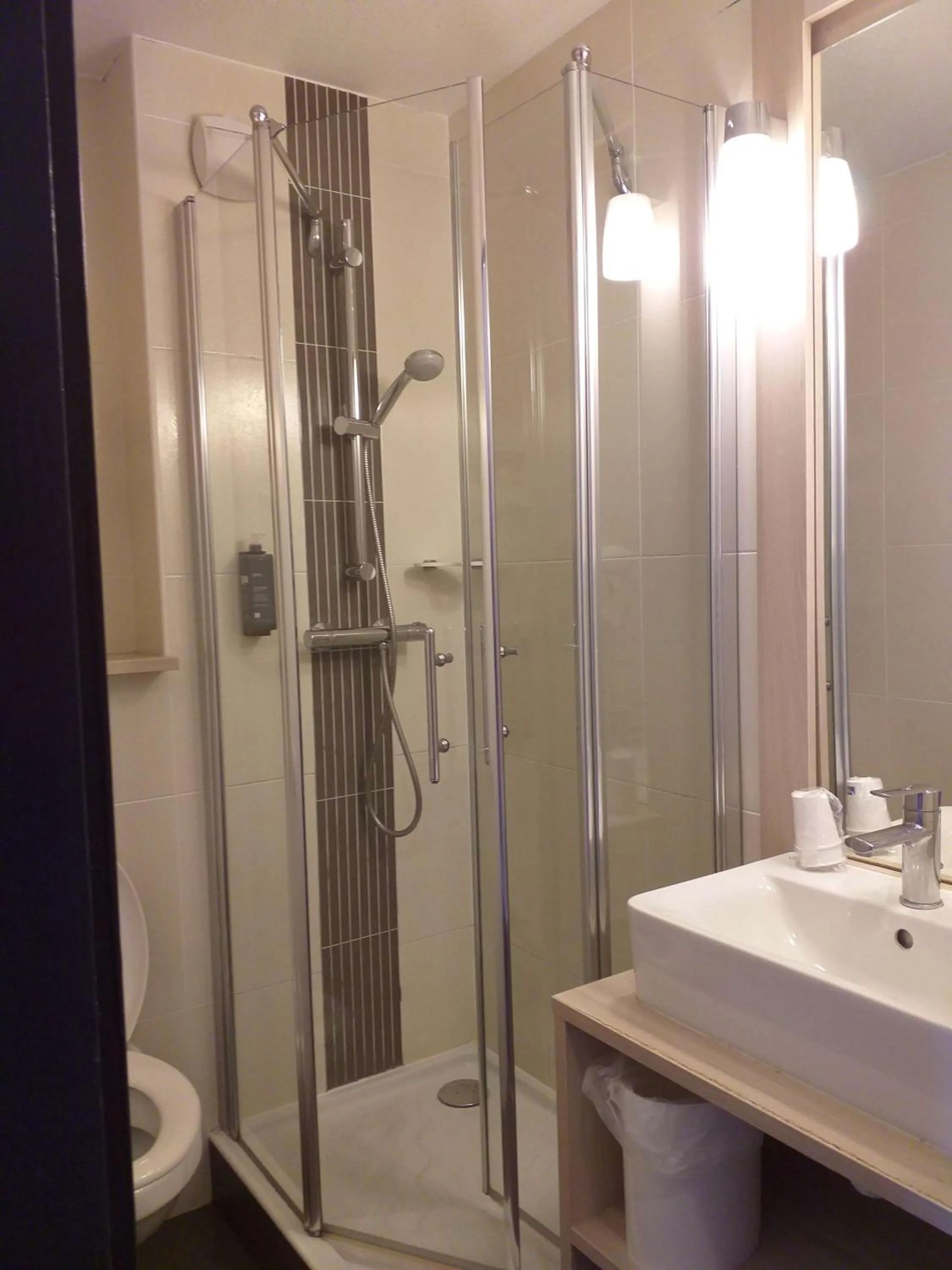 Bathroom in Brit Hotel Essentiel de Granville