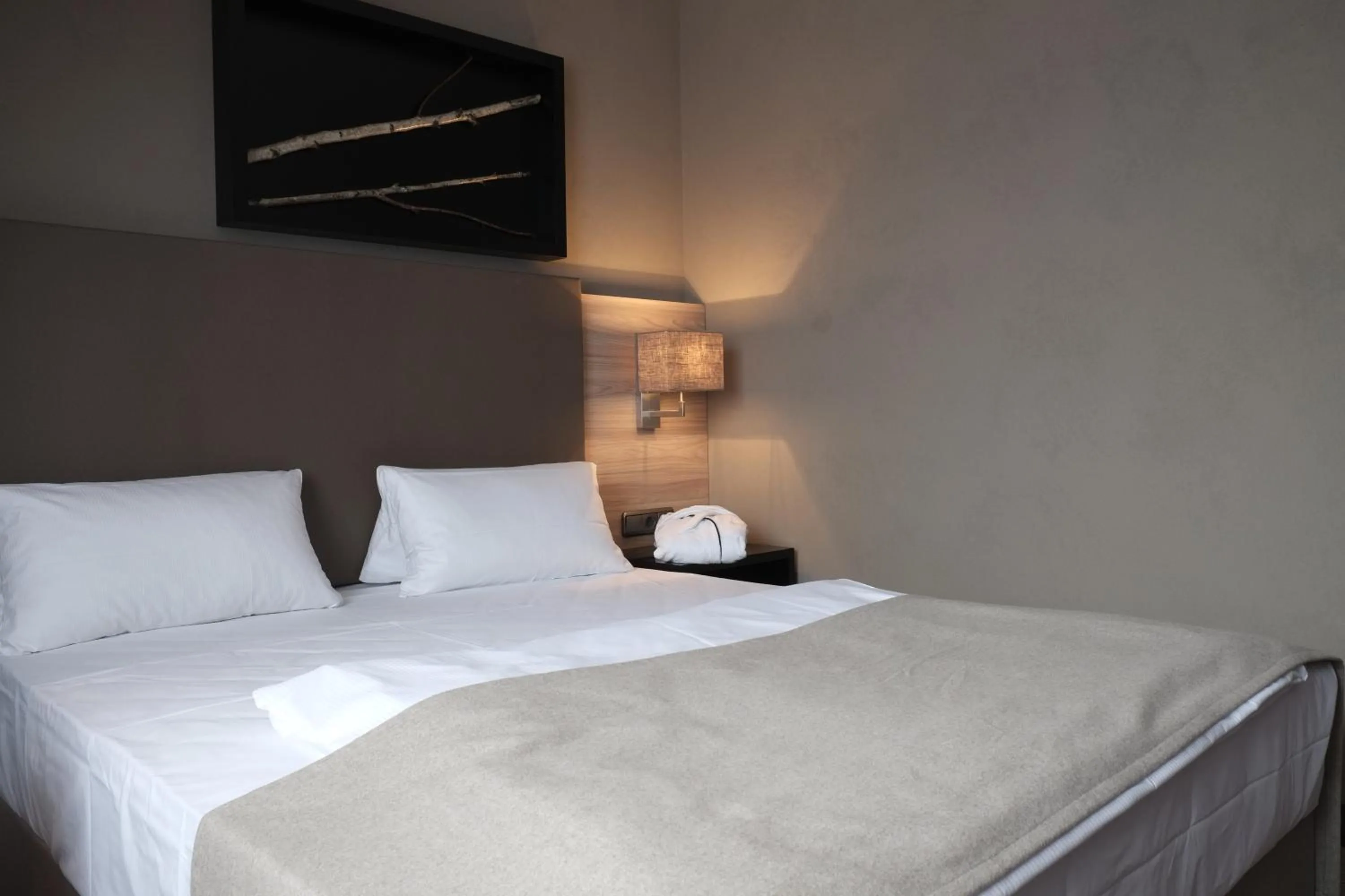 Bed in Hotel Brunnenhof International