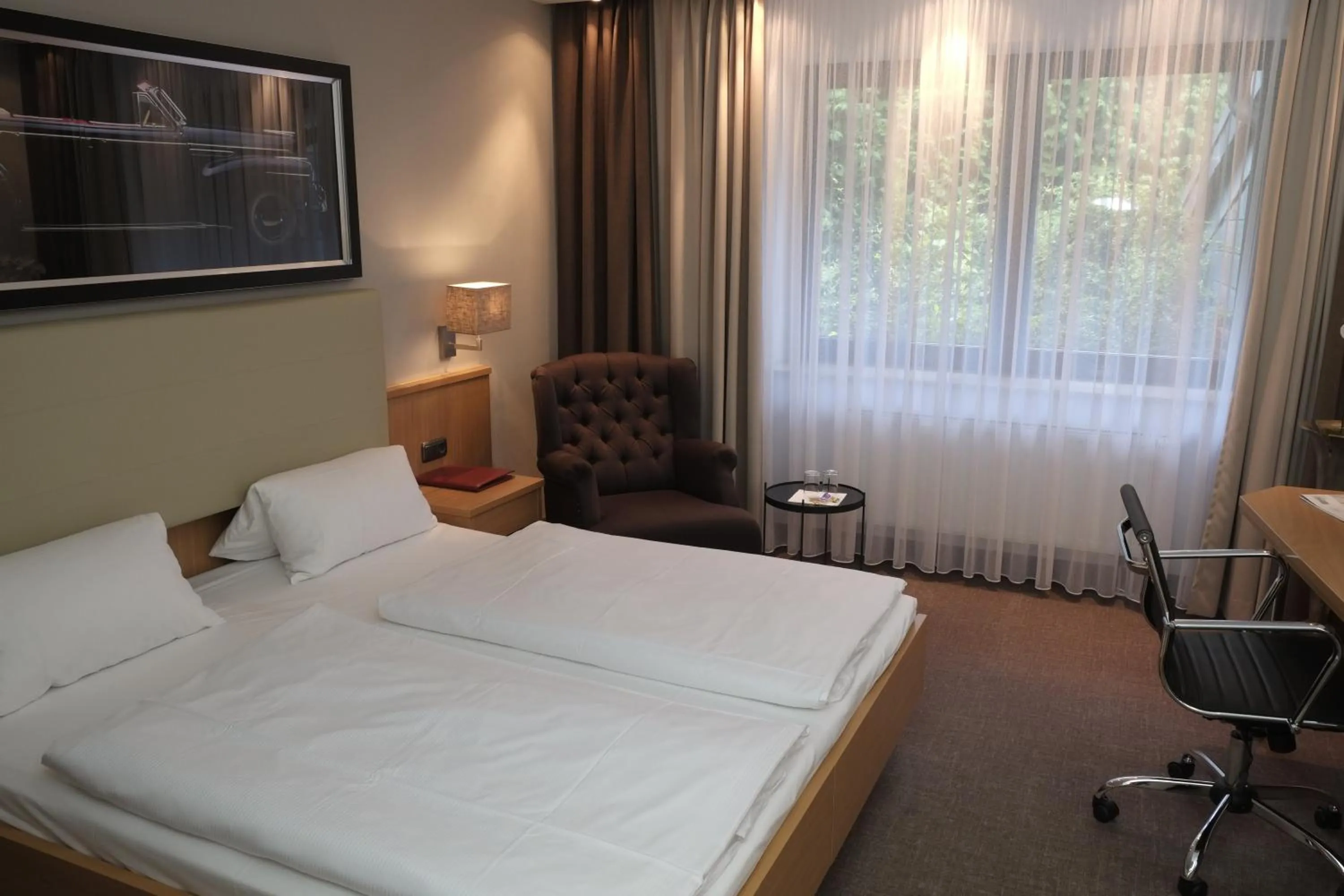 Day, Bed in Hotel Brunnenhof International