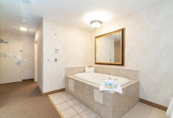 Bathroom in Bellissimo Hotel, Trademark by Wyndham Near Foxwoods Casino