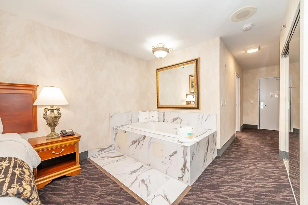 Bath, Bed in Bellissimo Hotel, Trademark by Wyndham Near Foxwoods Casino