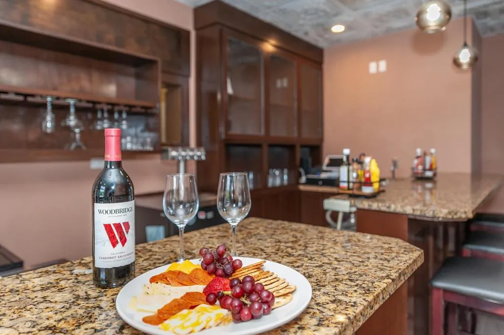 Lounge or bar in Bellissimo Hotel, Trademark by Wyndham Near Foxwoods Casino
