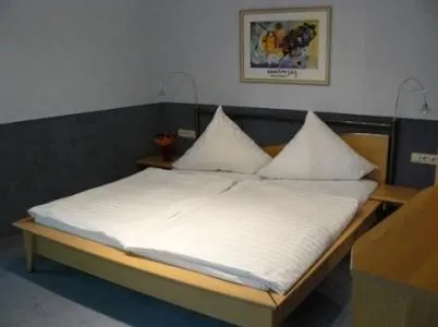 Bed in Hotel zur Post Garni