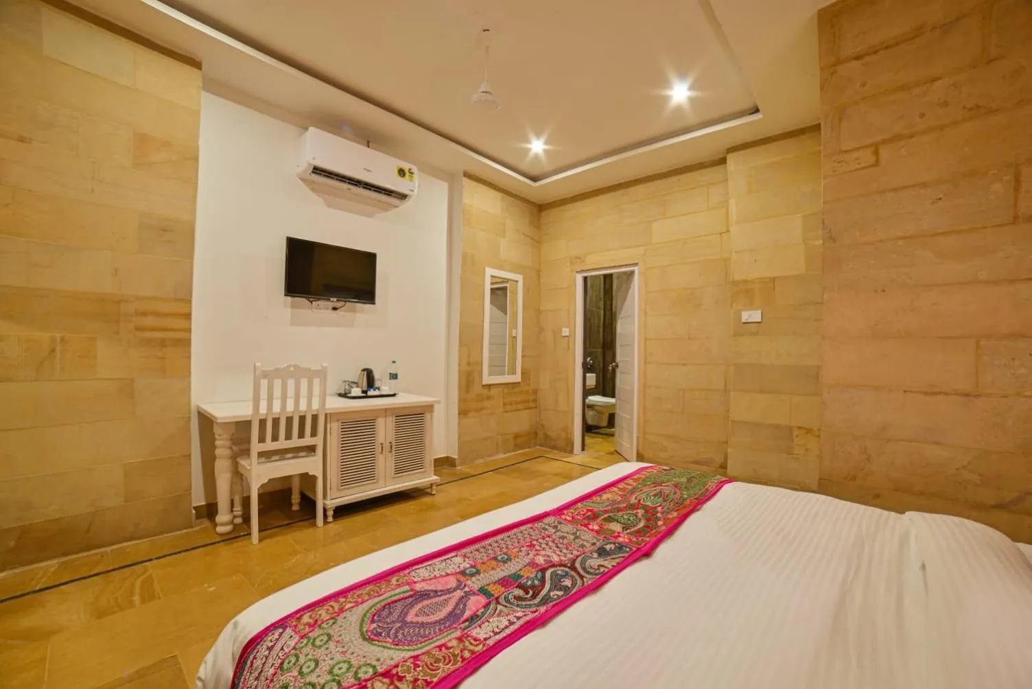 Photo of the whole room, Bed in The Bheemgarh